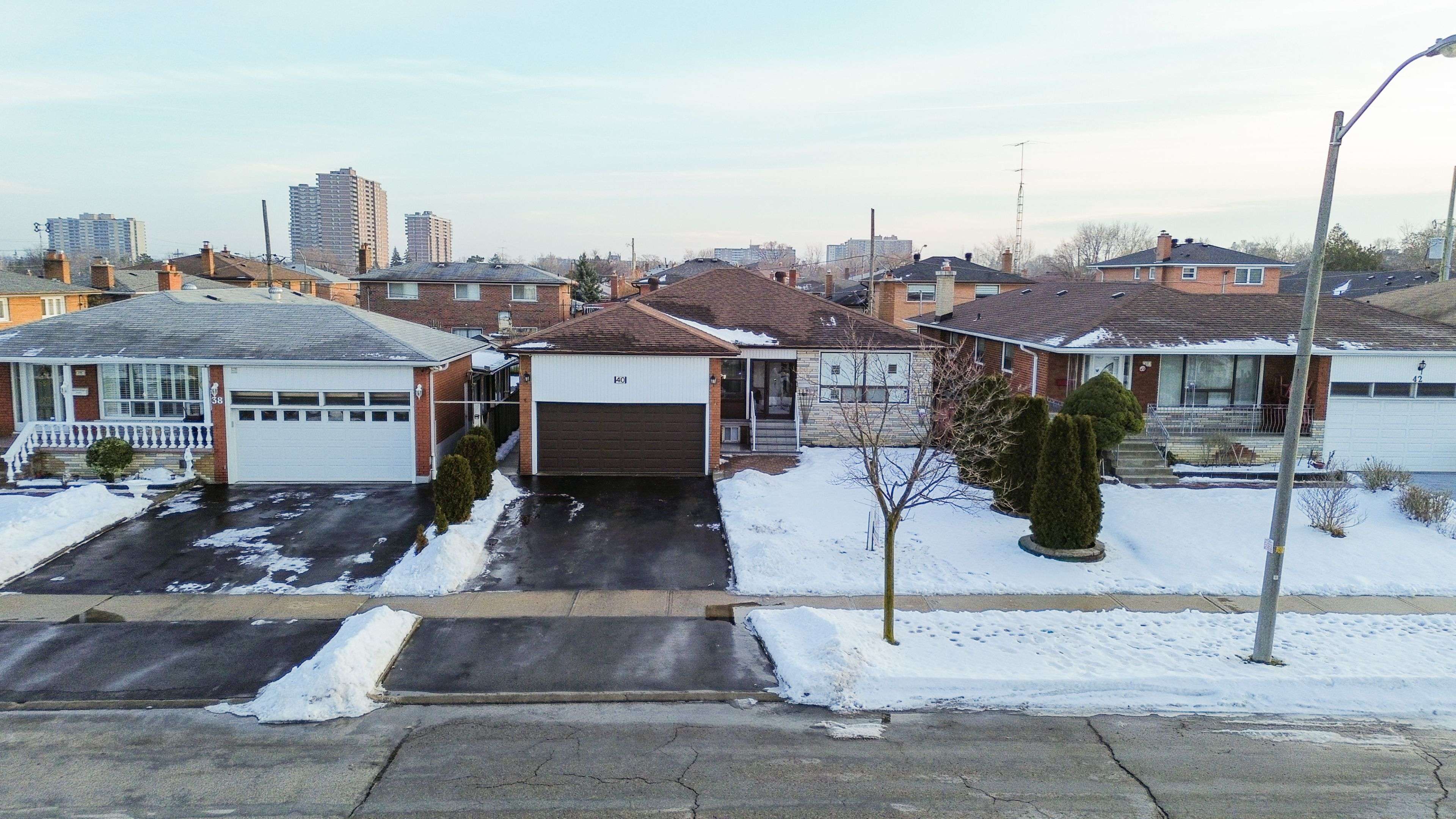 Toronto W10, ON M9V 3C2,40 Maryhill DR