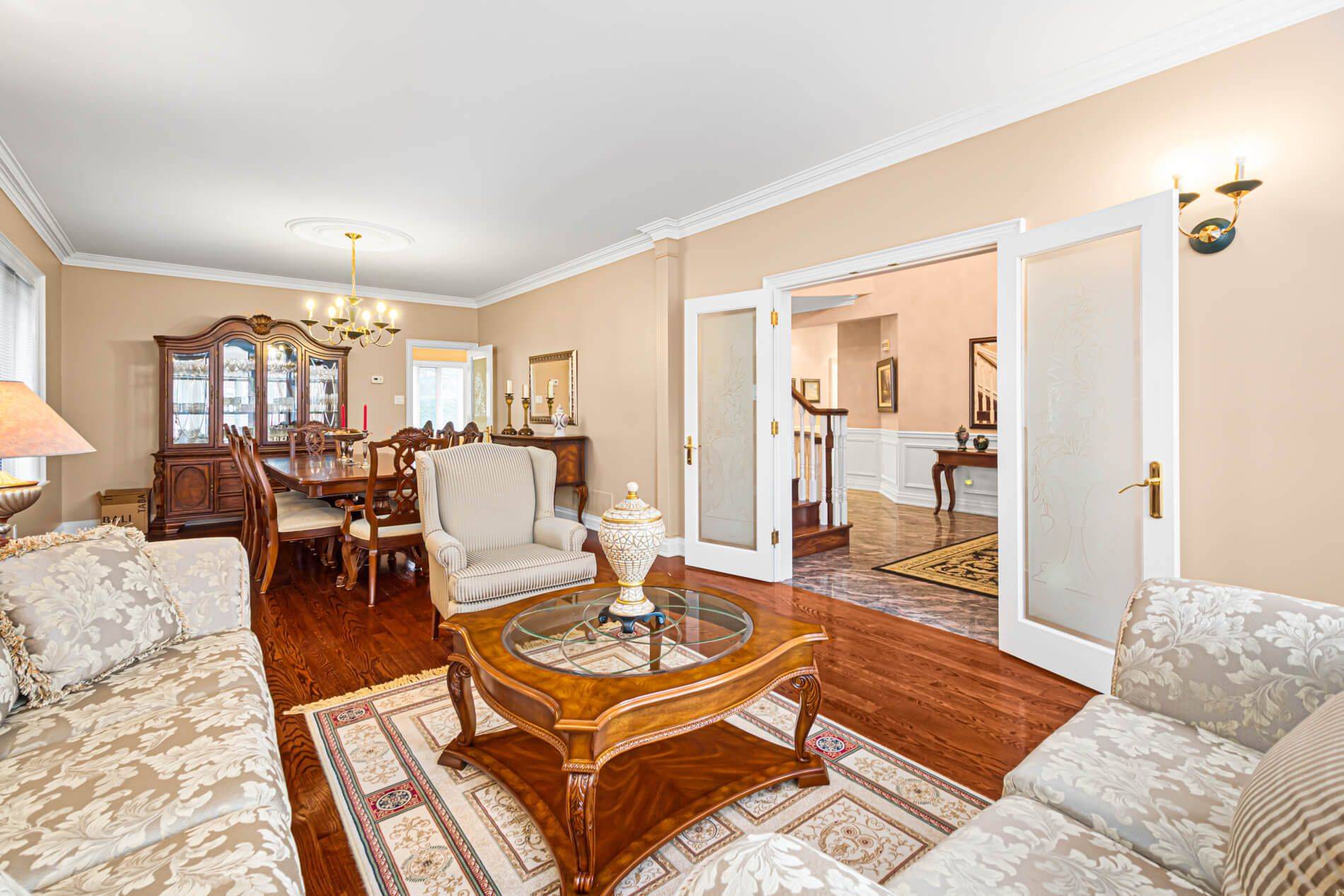 Toronto W08, ON M9A 2X4,7 Finchley RD