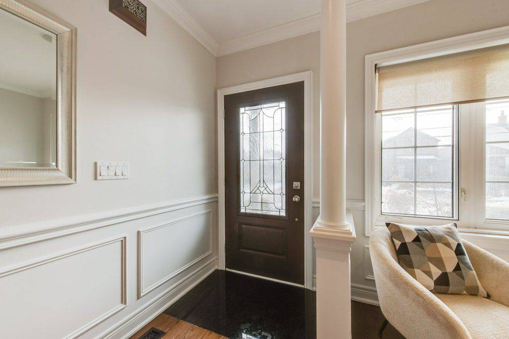 Toronto W03, ON M6E 1S9,62 Teignmouth AVE