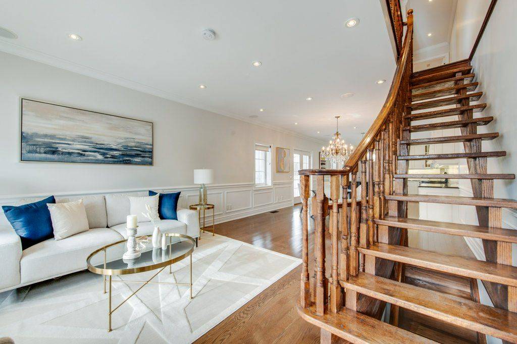 Toronto W03, ON M6E 1S9,62 Teignmouth AVE