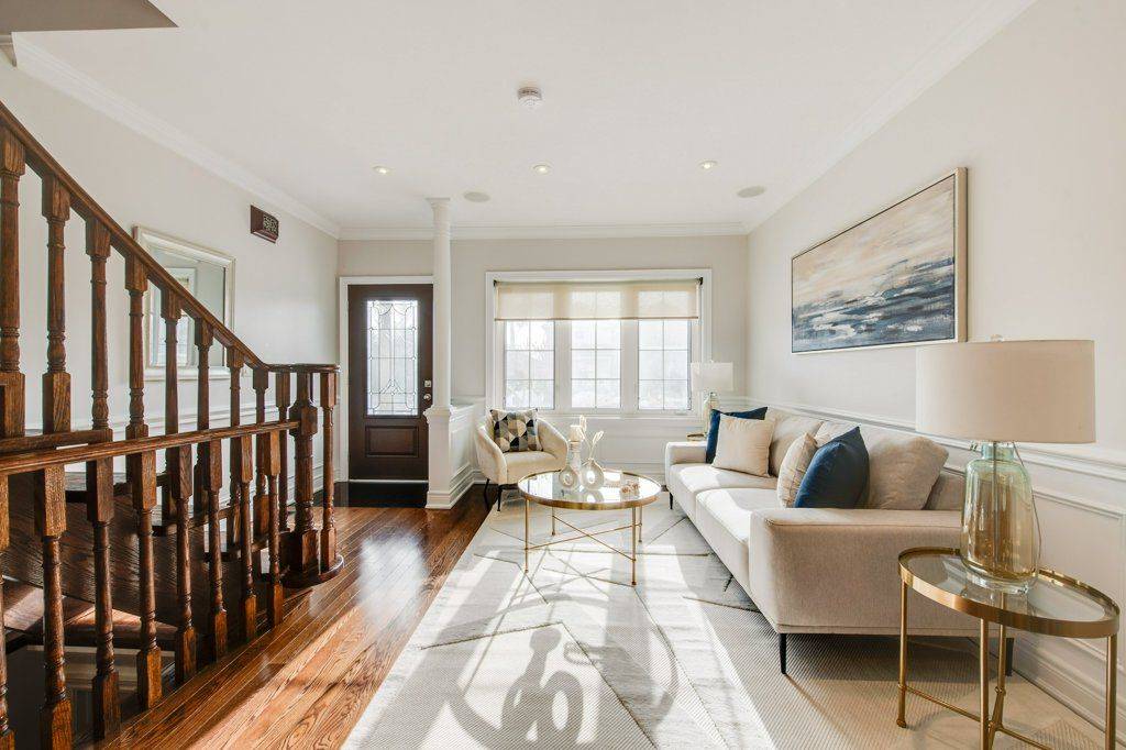 Toronto W03, ON M6E 1S9,62 Teignmouth AVE