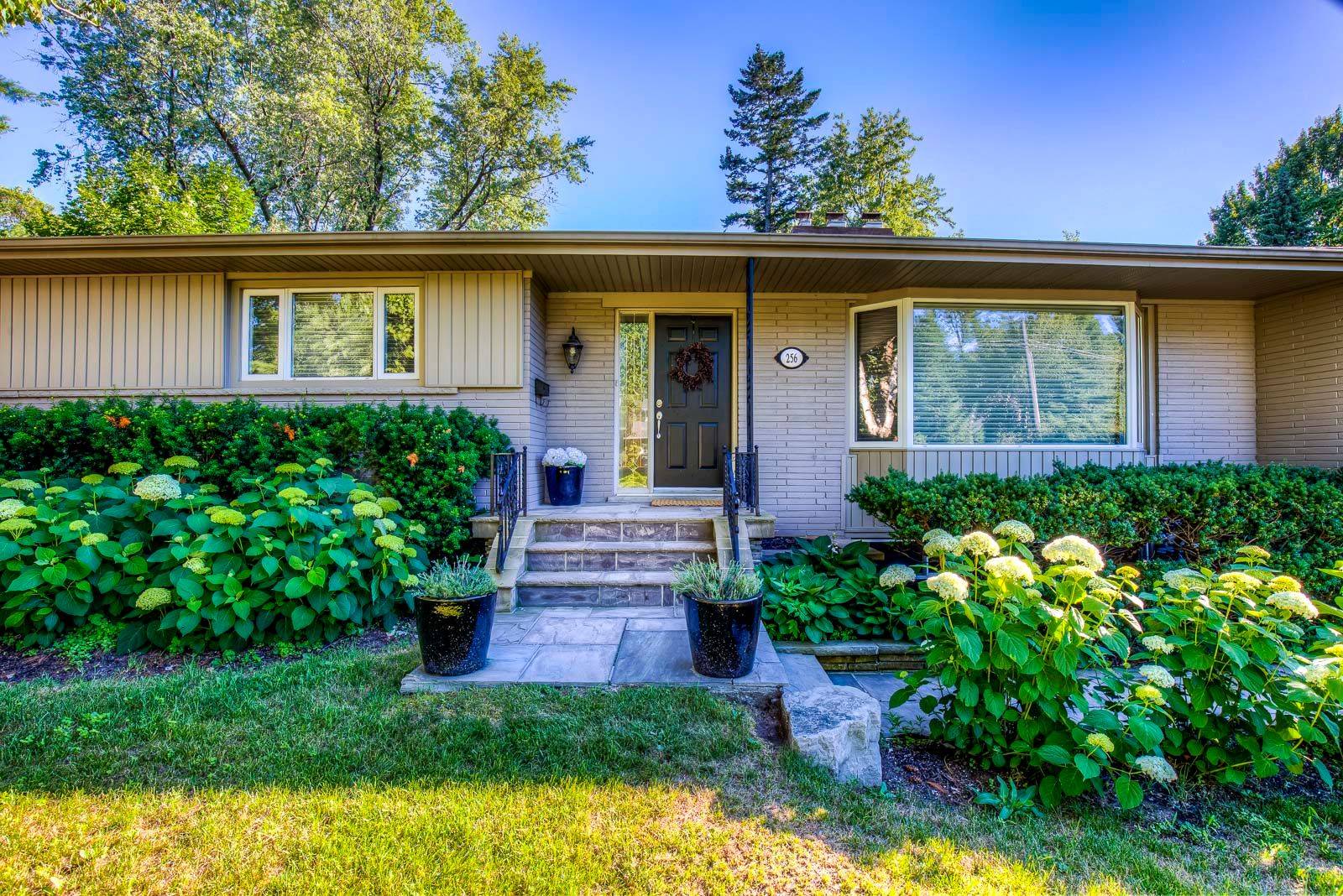 Oakville, ON L6J 4Y4,256 Eastcourt RD