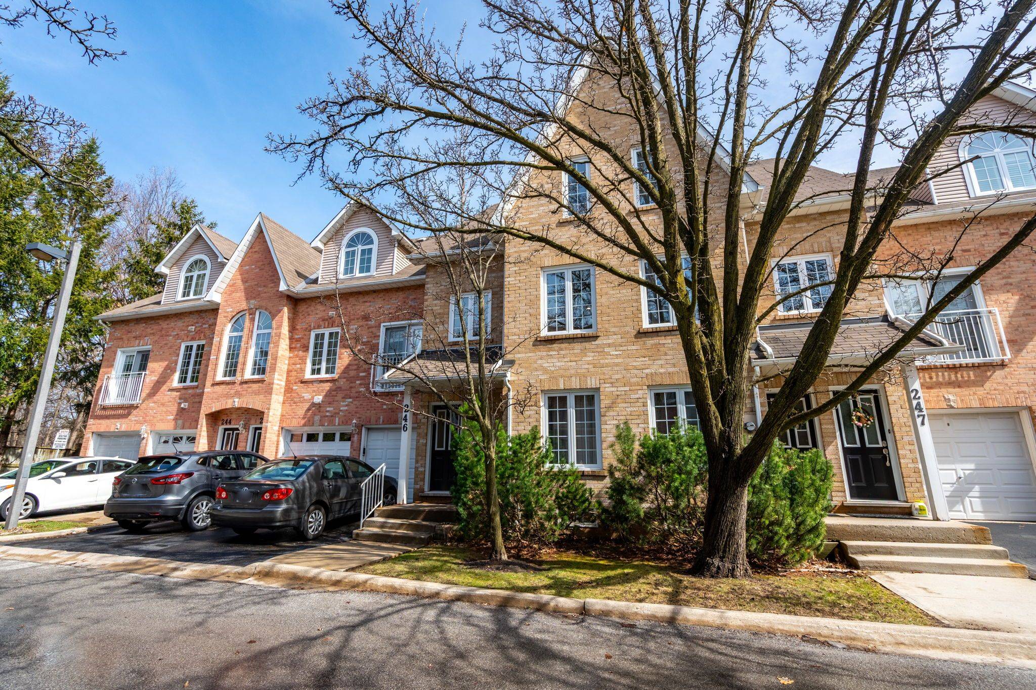 Burlington, ON L7M 4G7,2075 Walkers Line W #246