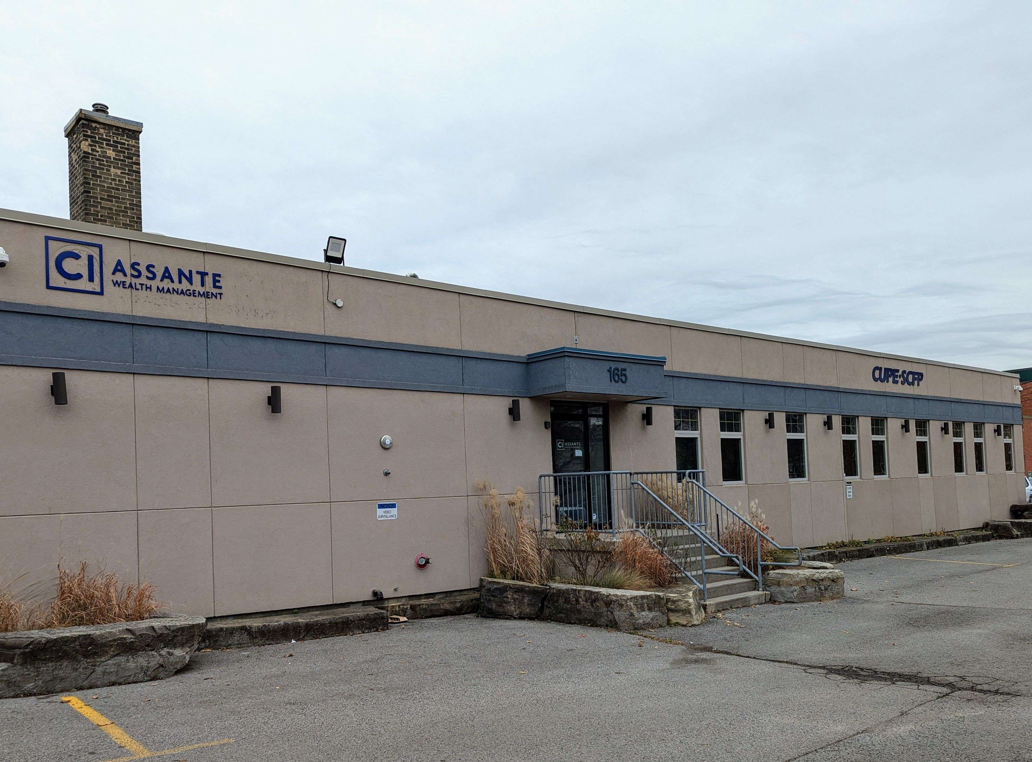 Peterborough, ON K9J 2N2,165 Sherbrooke ST #1B