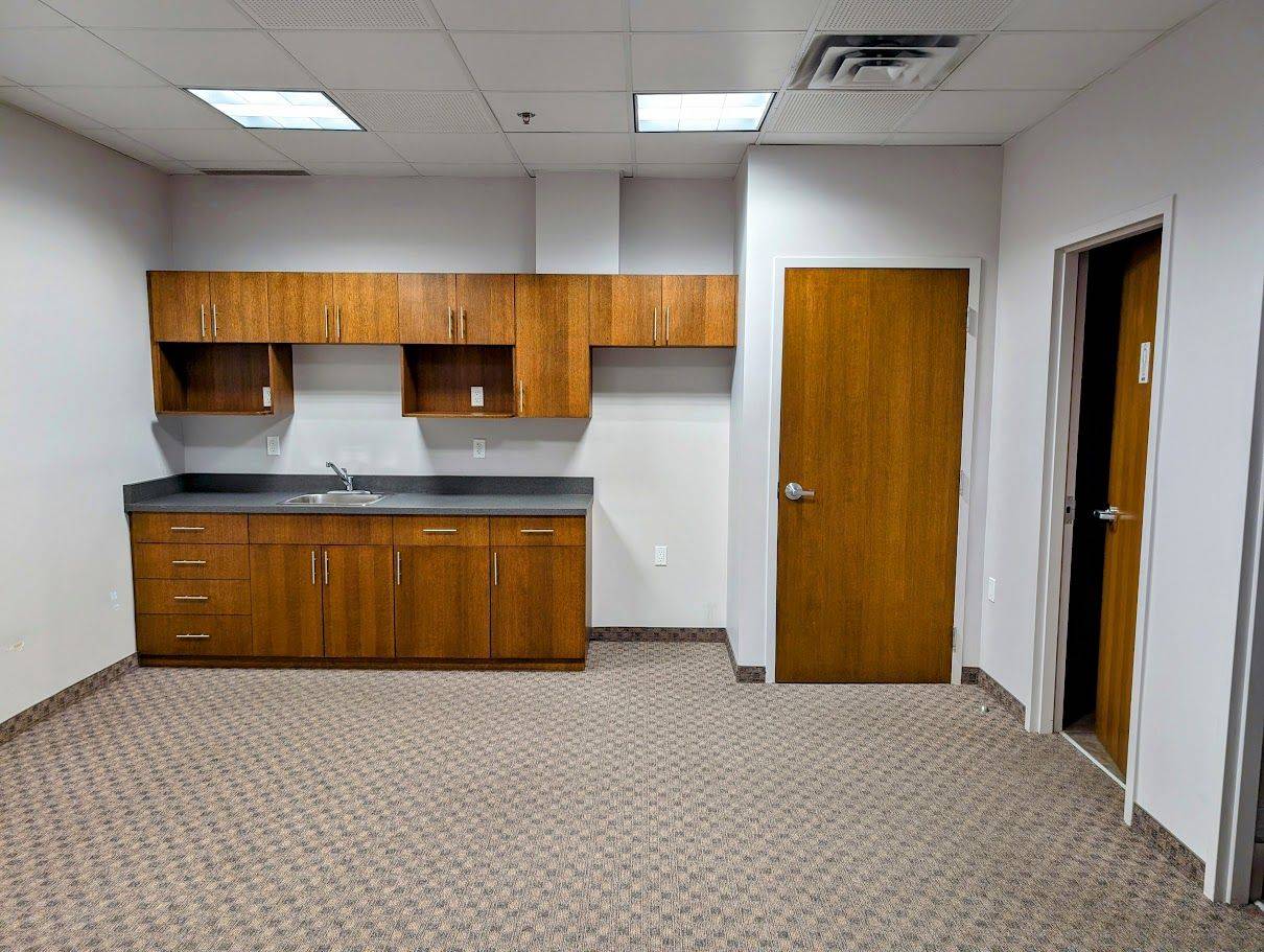 Peterborough, ON K9J 2N2,165 Sherbrooke ST #1B