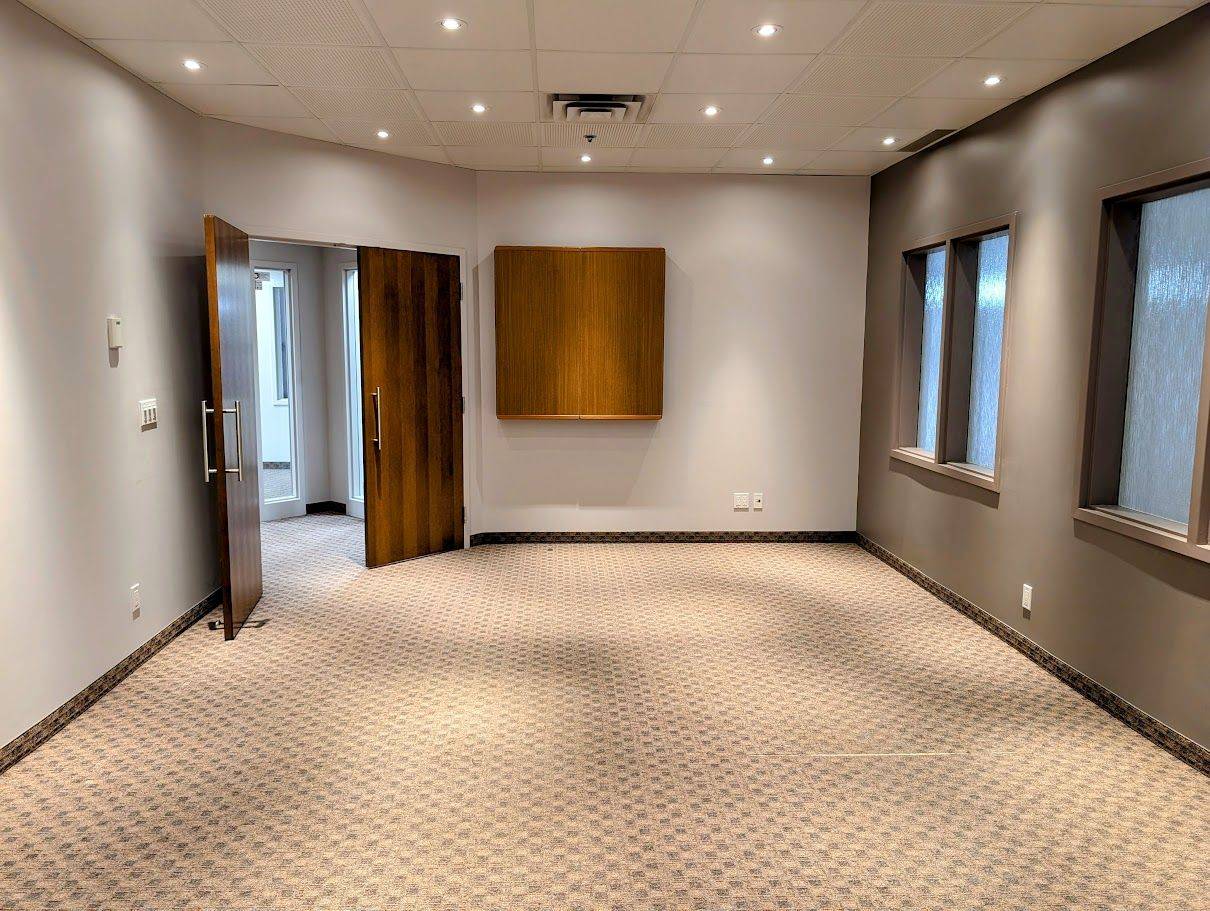 Peterborough, ON K9J 2N2,165 Sherbrooke ST #1B