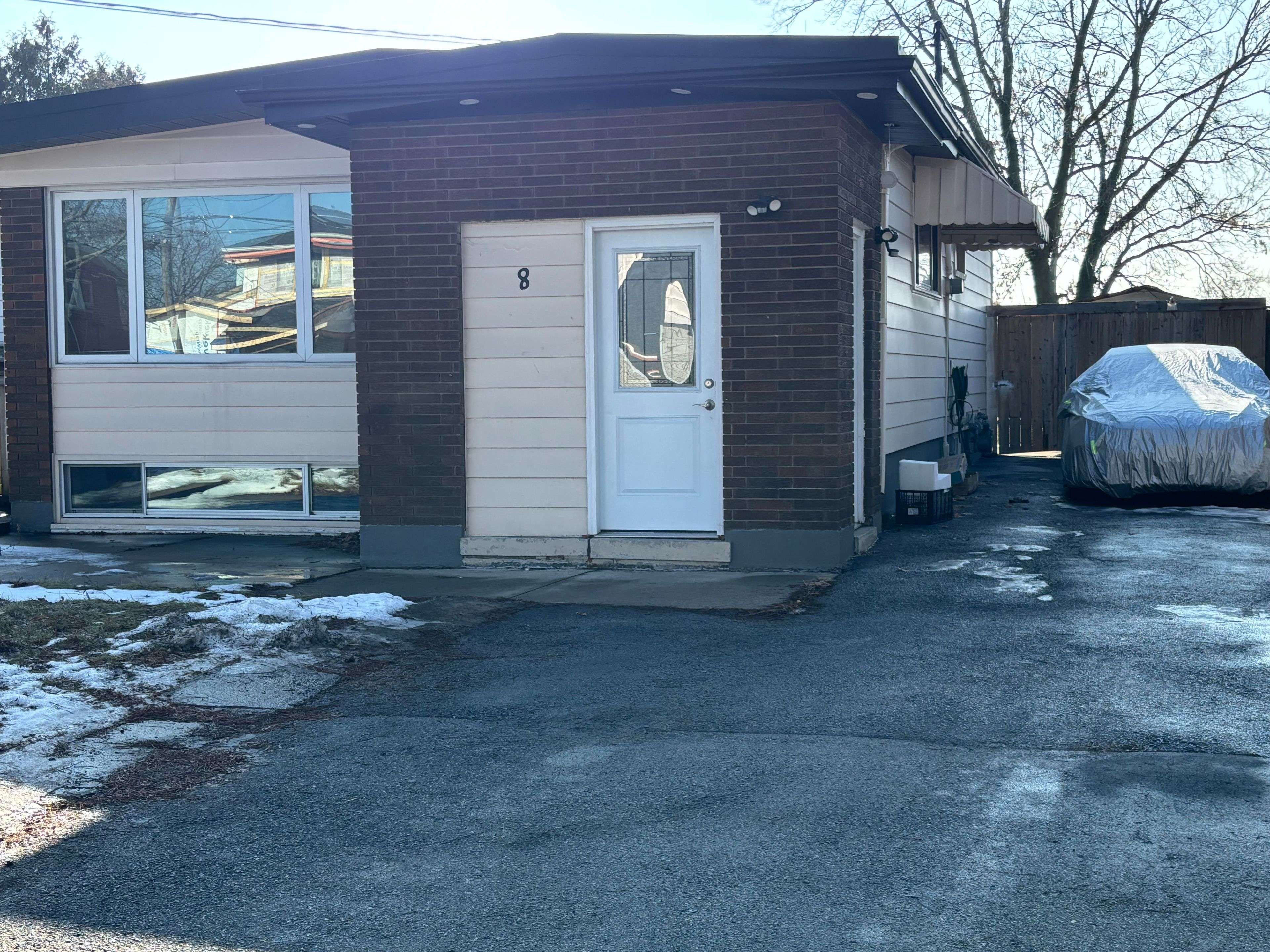 Hamilton, ON L9A 3B1,8 Ronaldshay AVE #( Lower )