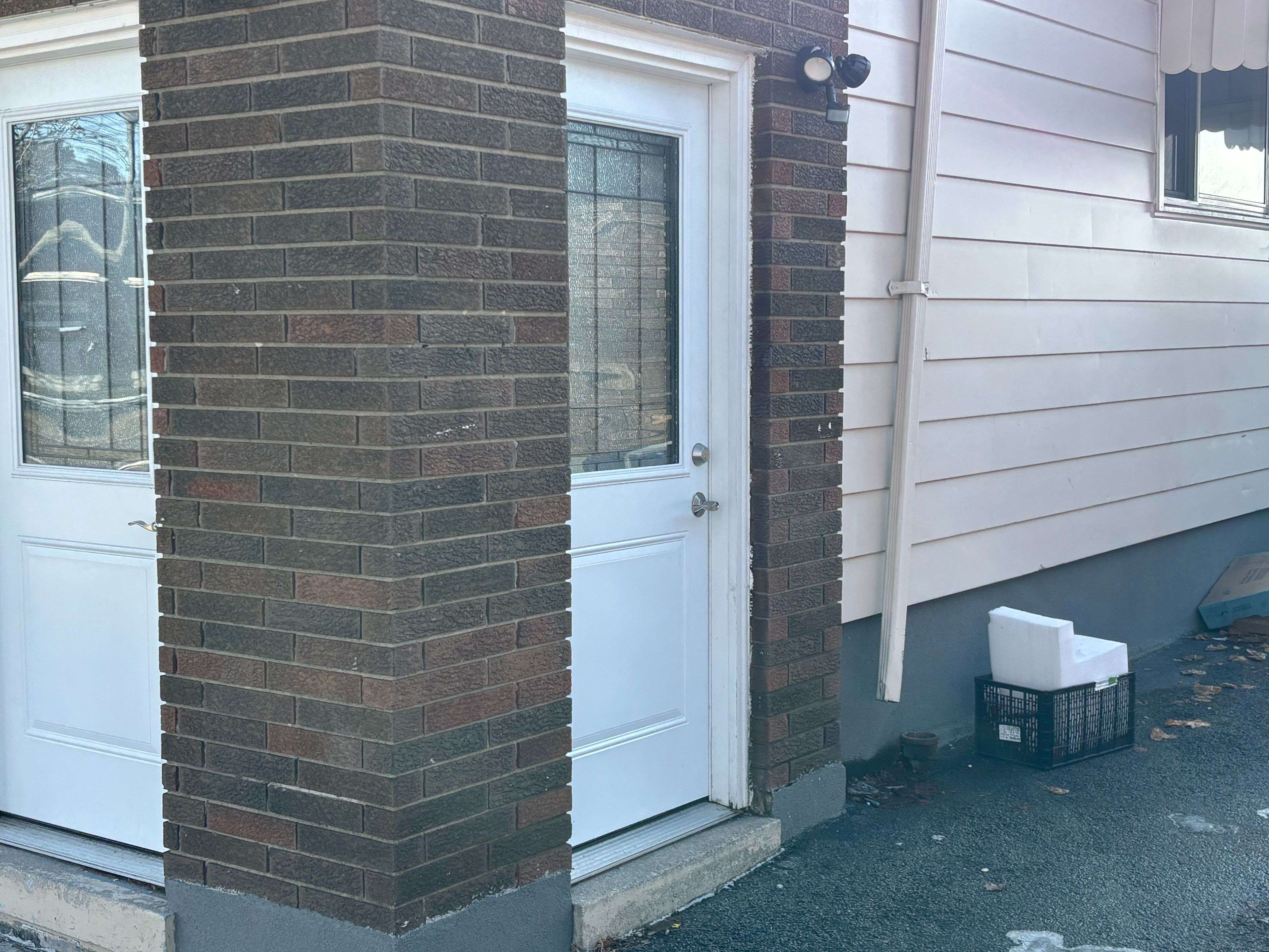 Hamilton, ON L9A 3B1,8 Ronaldshay AVE #( Lower )