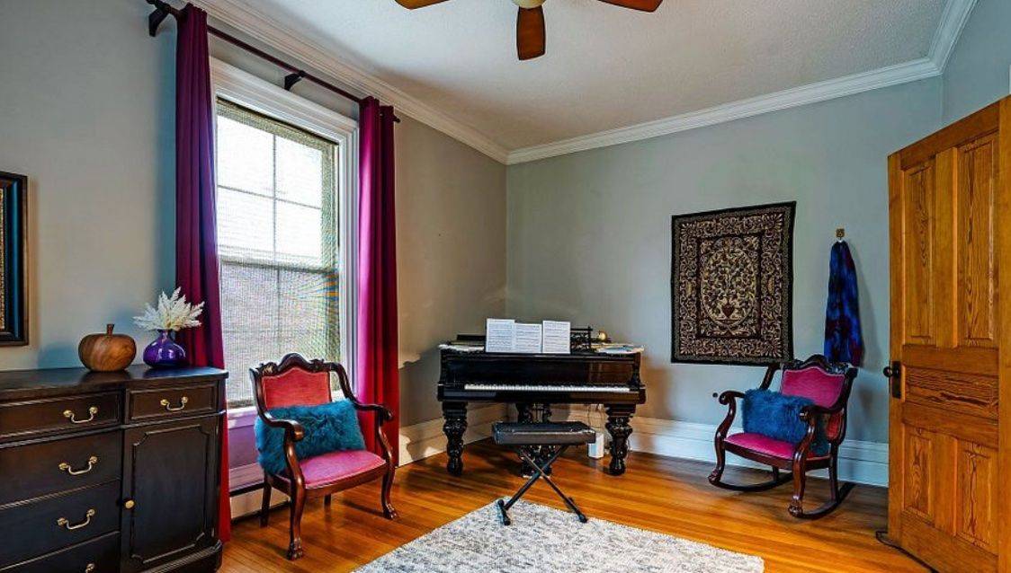 Shelburne, ON L9V 2Y7,250 Andrew ST