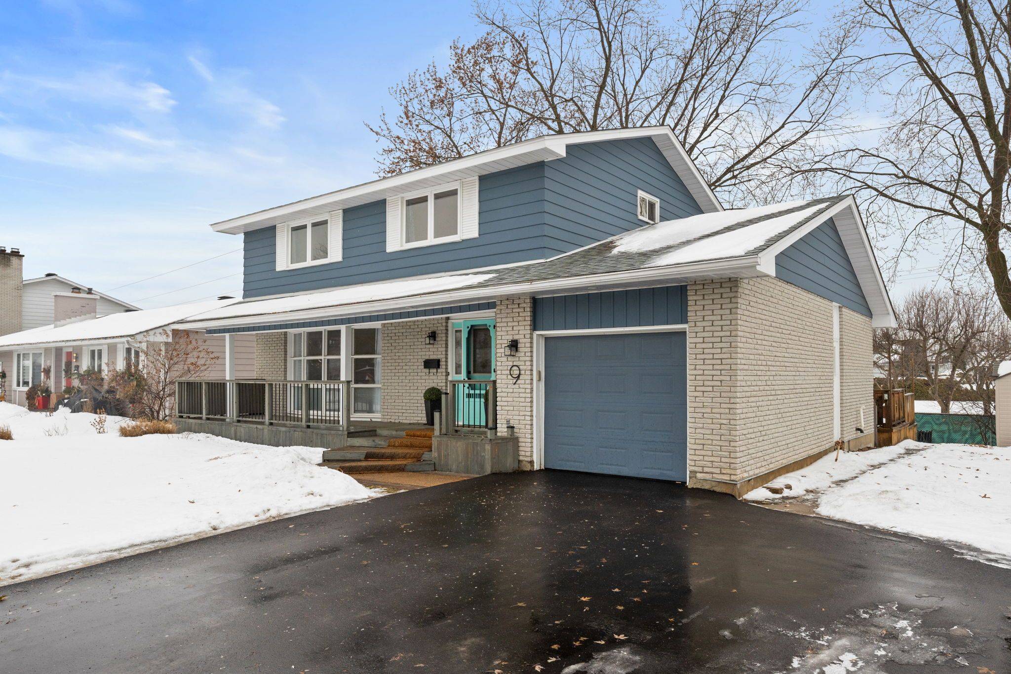 South Of Baseline To Knoxdale, ON K2G 0Z6,9 AURORA CRES