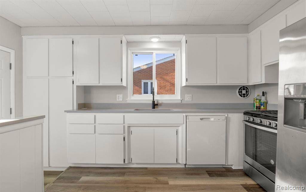 Dearborn Heights, MI 48127,27007 Joy RD