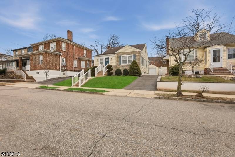 Belleville Twp., NJ 07109,28 Parkview Ave