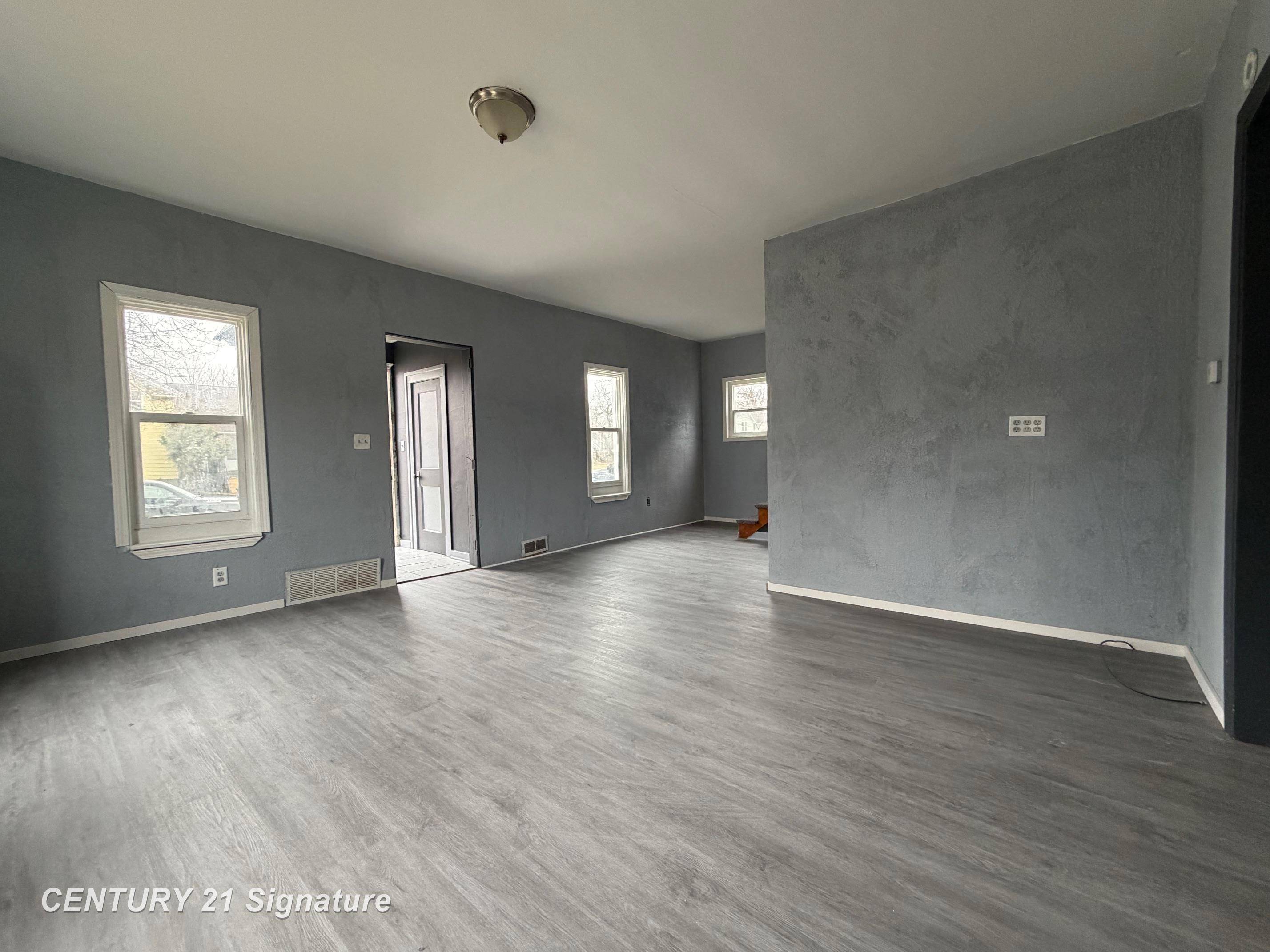 Saginaw, MI 48602,927 N Porter ST