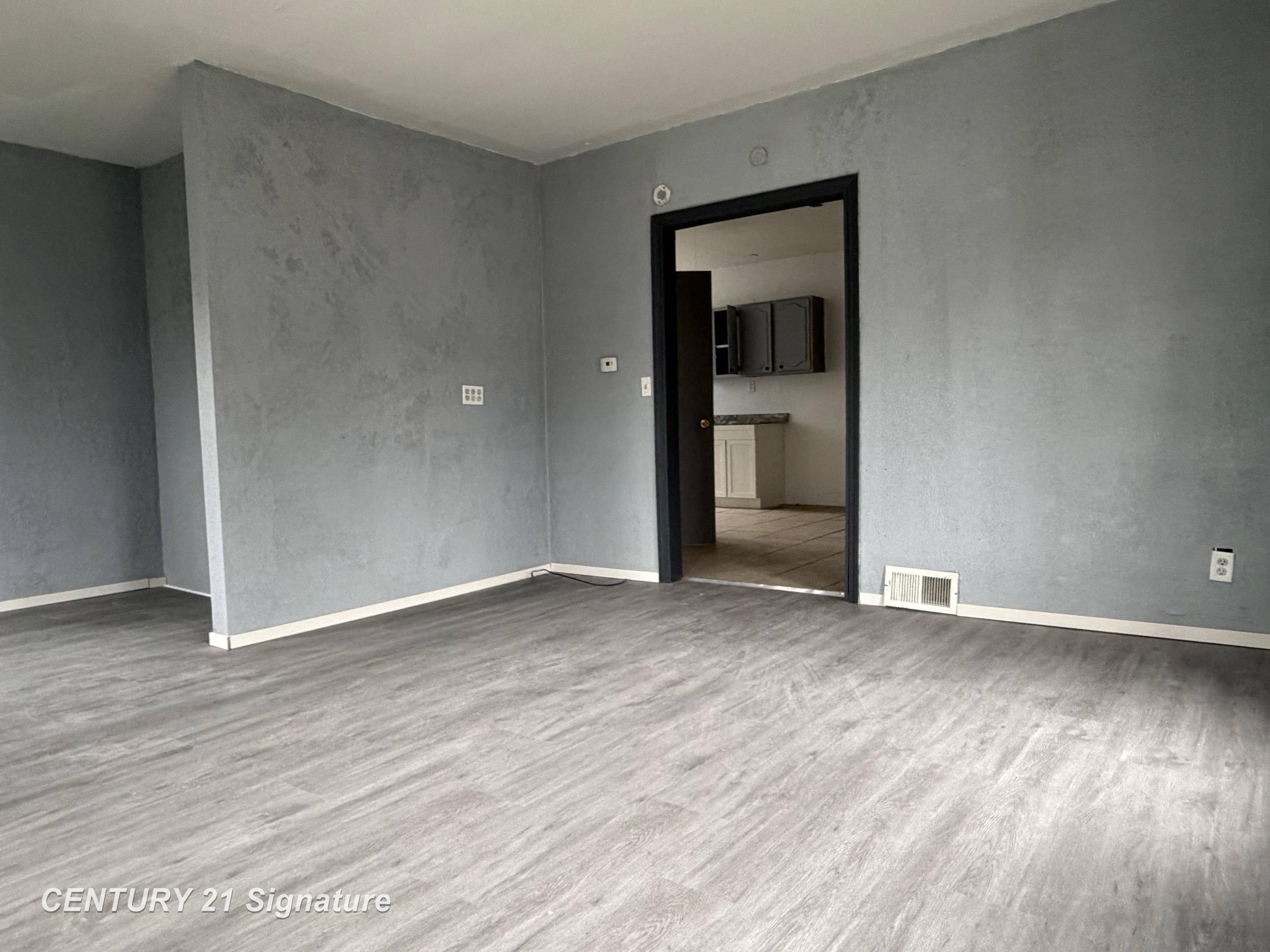 Saginaw, MI 48602,927 N Porter ST