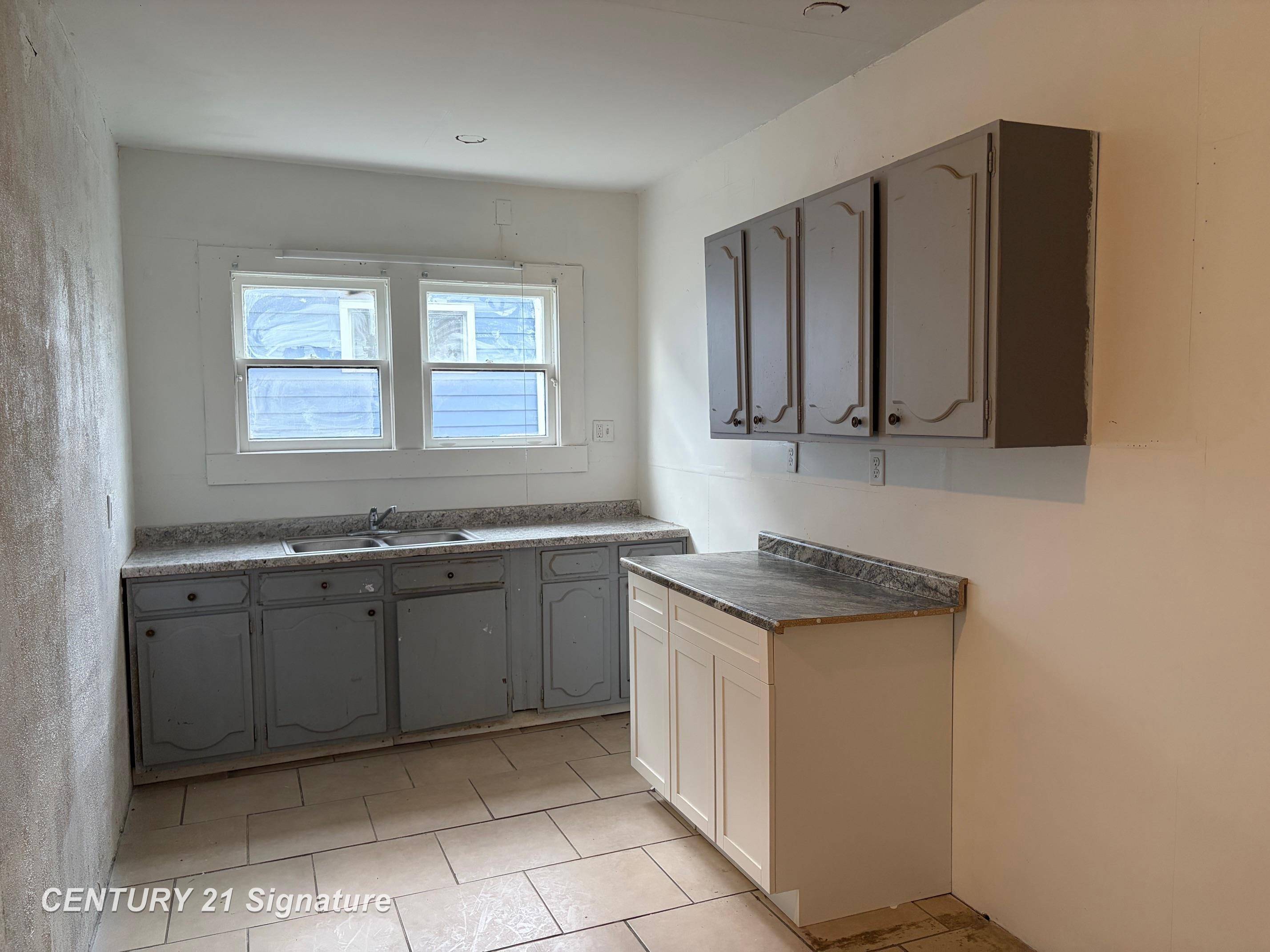 Saginaw, MI 48602,927 N Porter ST