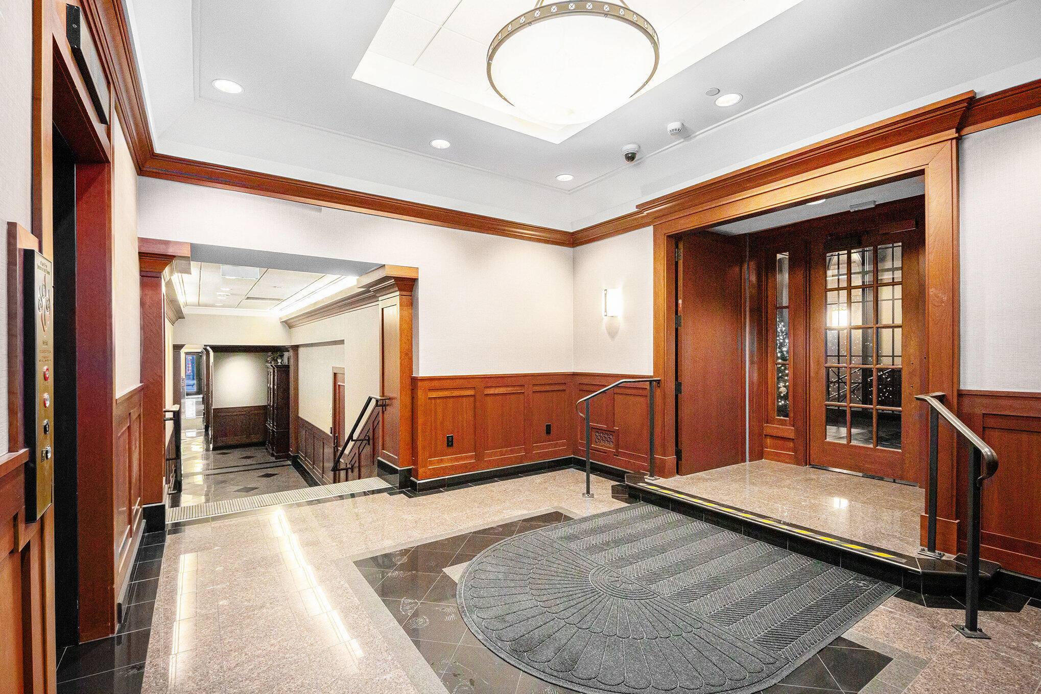 Grand Rapids, MI 49503,120 Ottawa AVE NW