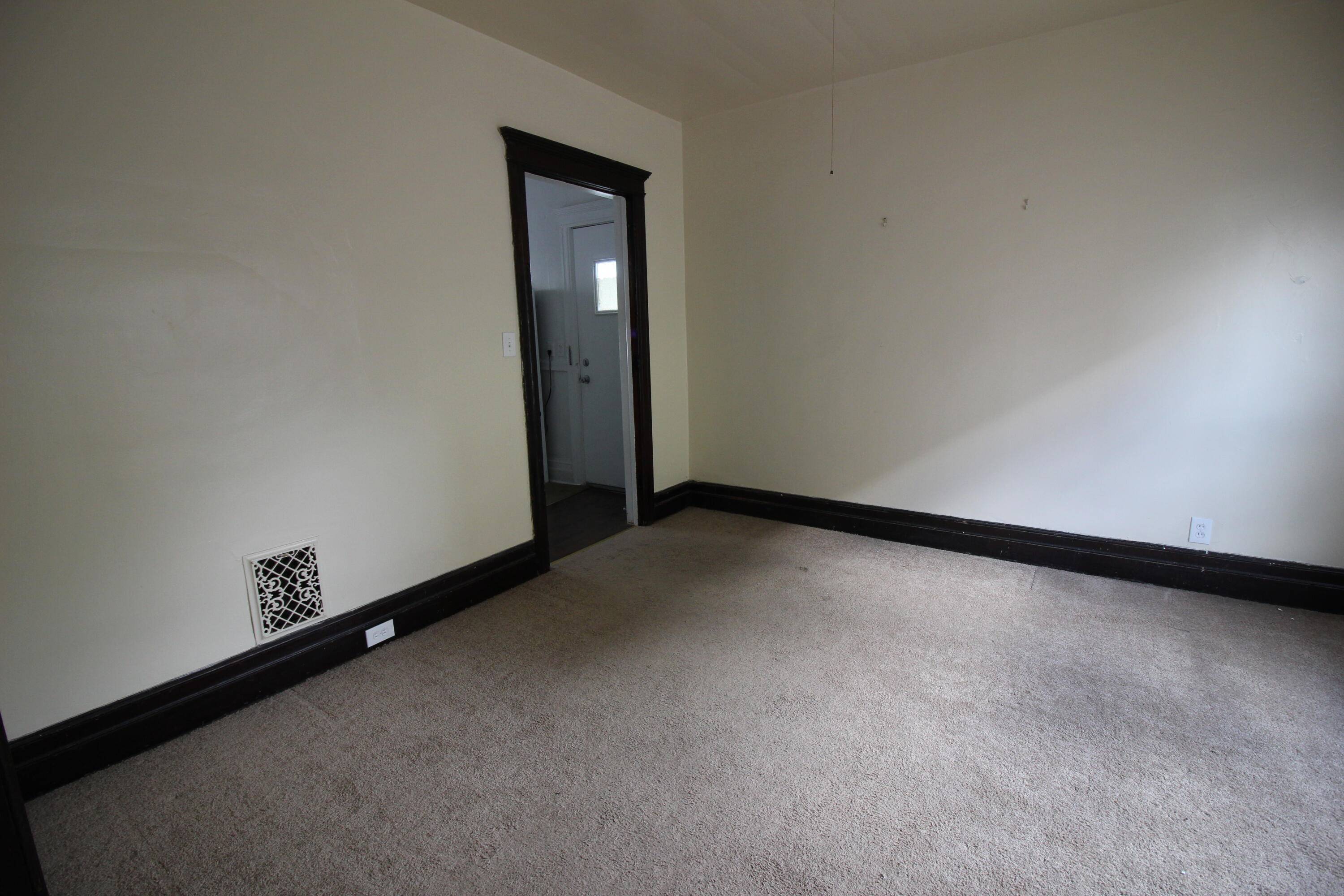 Mount Clemens, MI 48043,84 Northbound Gratiot AVE