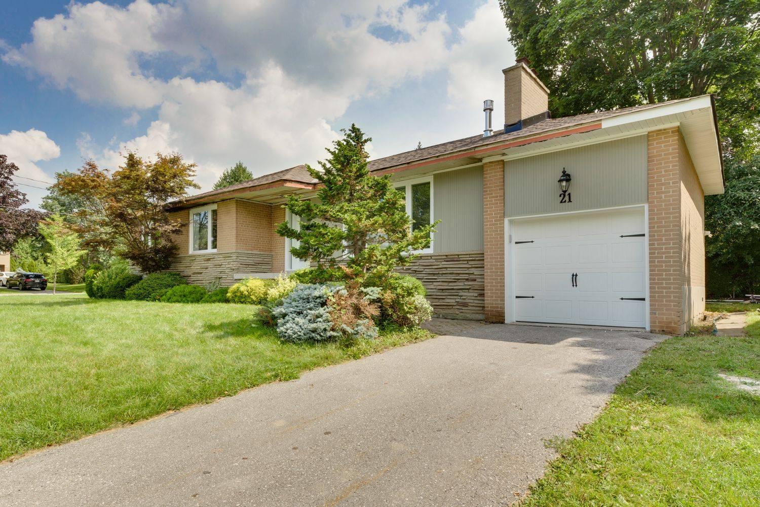 Toronto C15, ON M2J 2S3,21 Bathford CRES