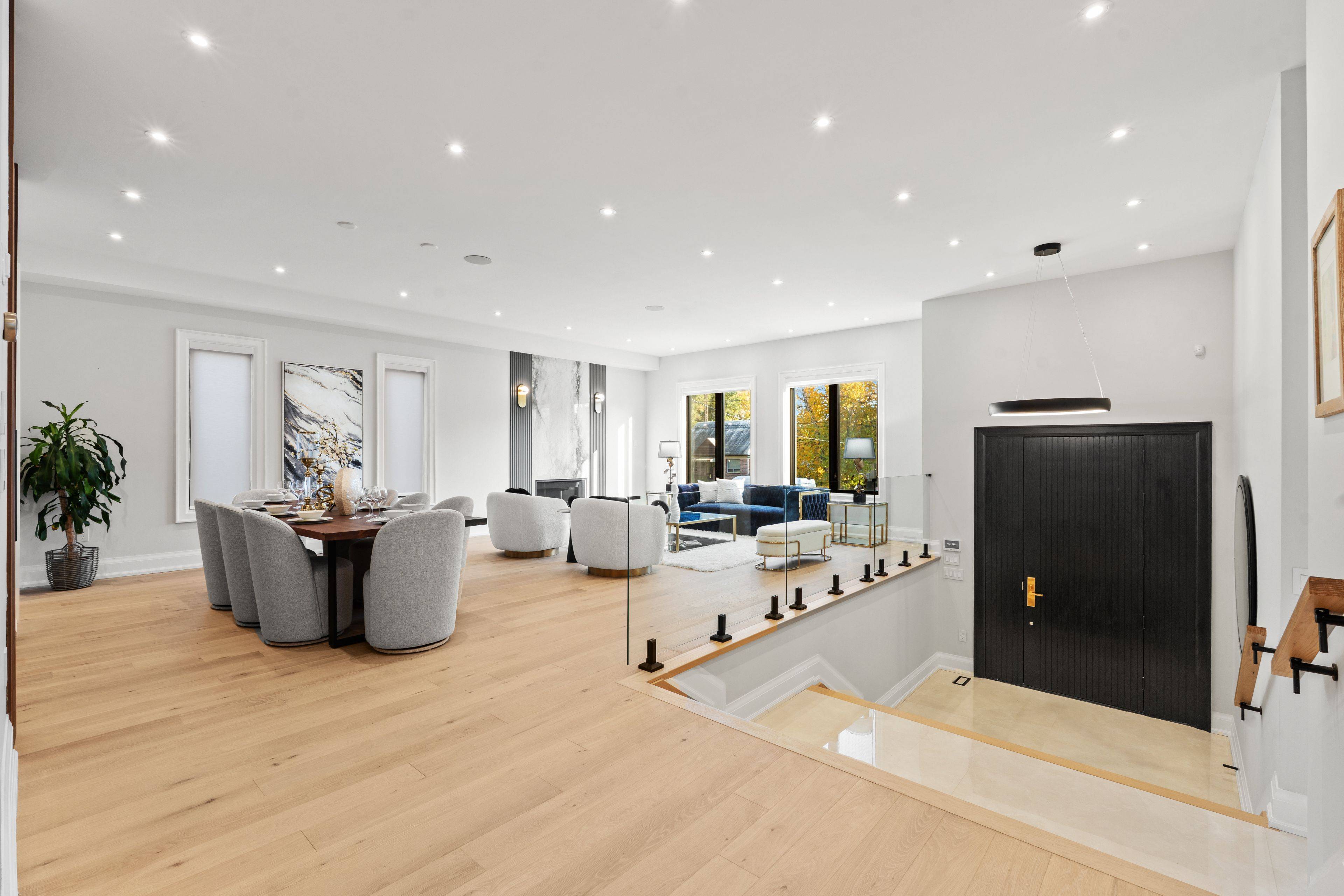 Toronto C07, ON M2R 1H6,422 Hounslow AVE