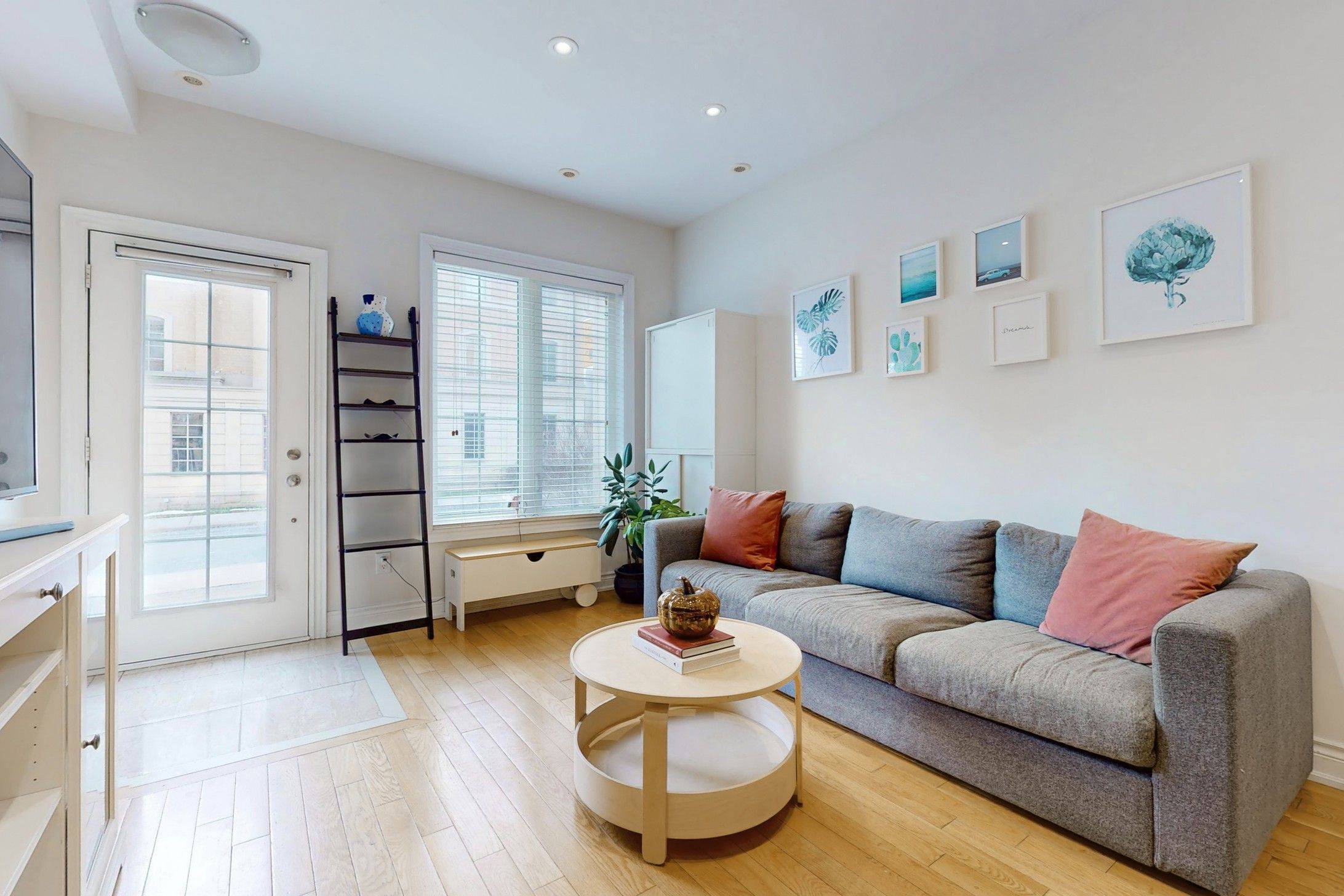 Toronto C12, ON M4N 0A4,76 Hargrave LN