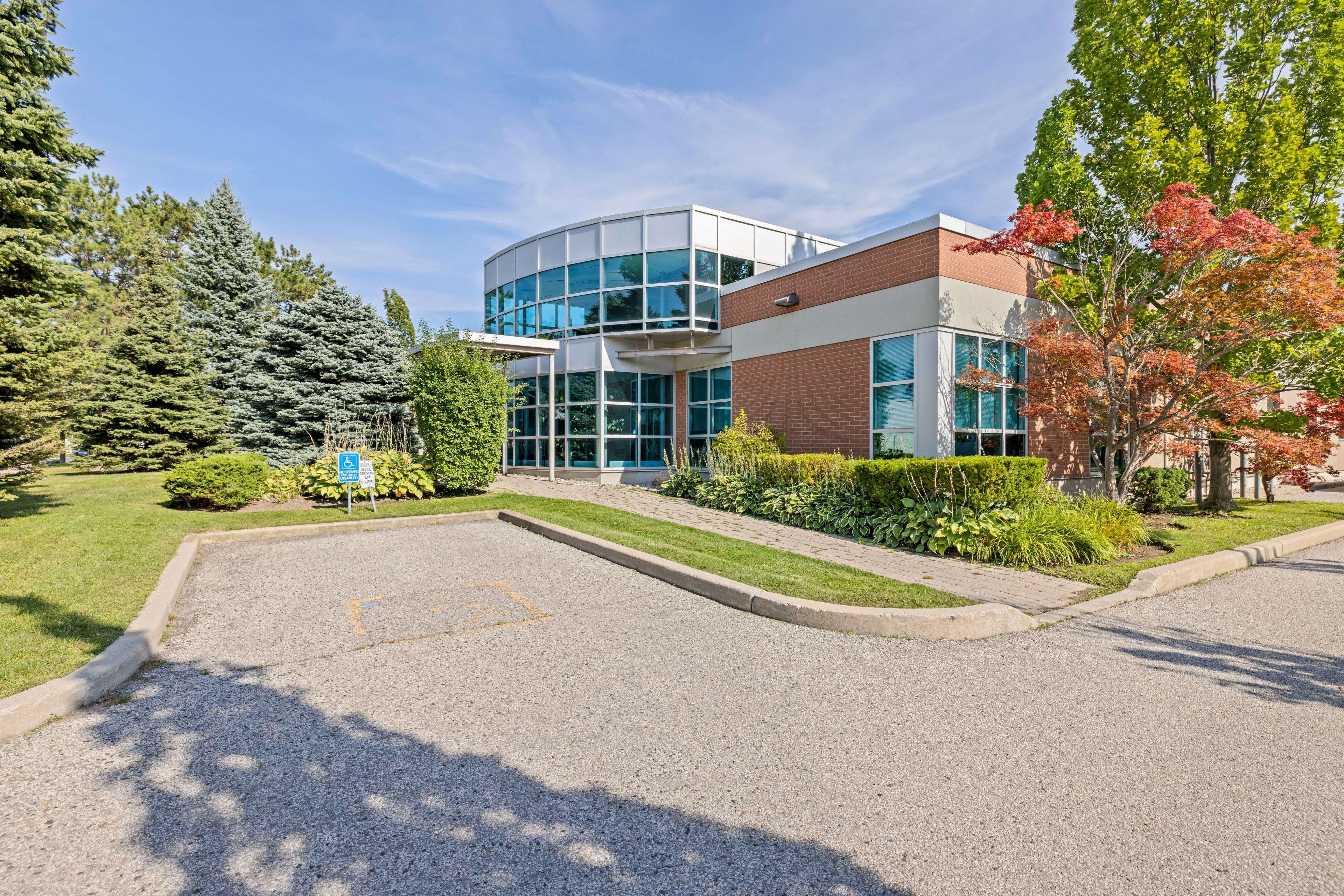 Toronto C13, ON M3B 1S9,21 Kern RD