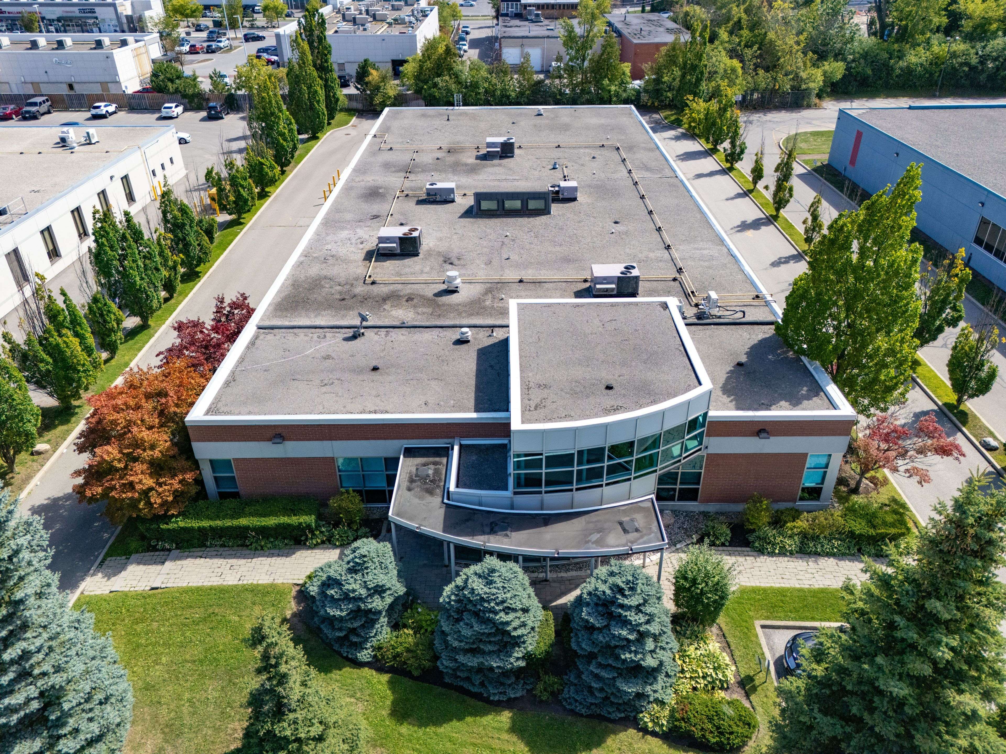 Toronto C13, ON M3B 1S9,21 Kern RD