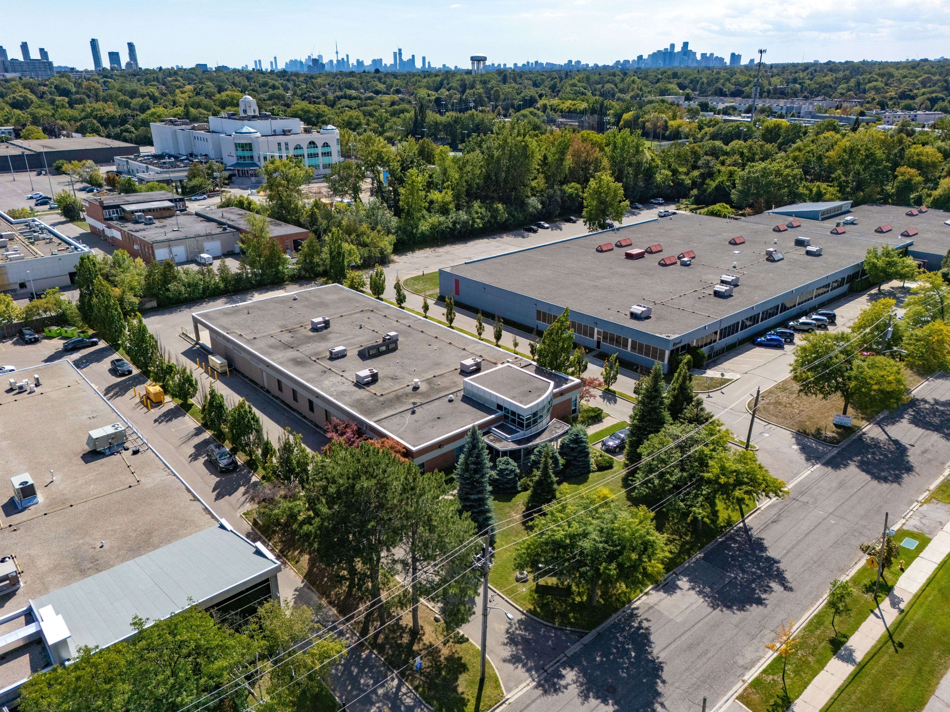 Toronto C13, ON M3B 1S9,21 Kern RD