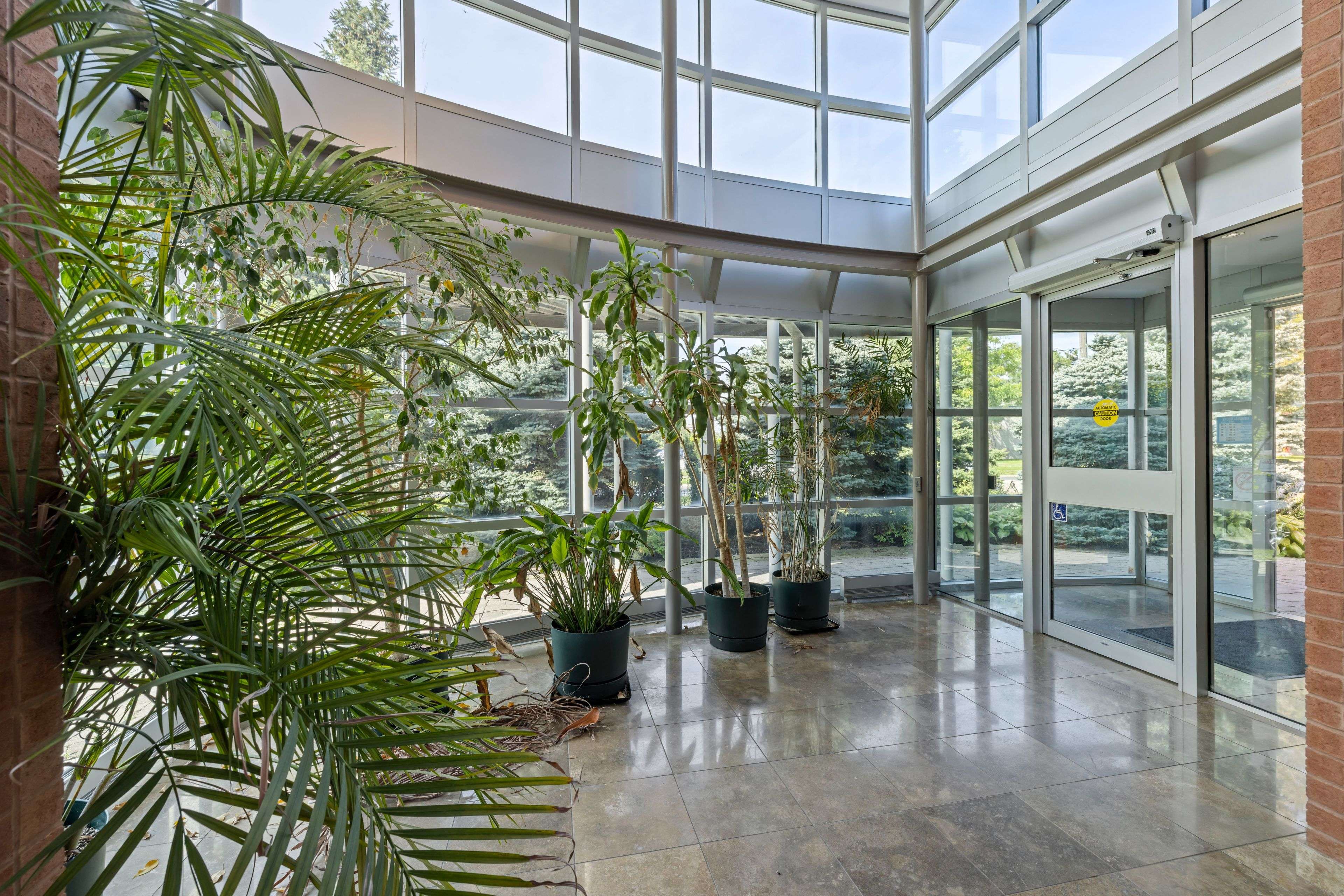 Toronto C13, ON M3B 1S9,21 Kern RD