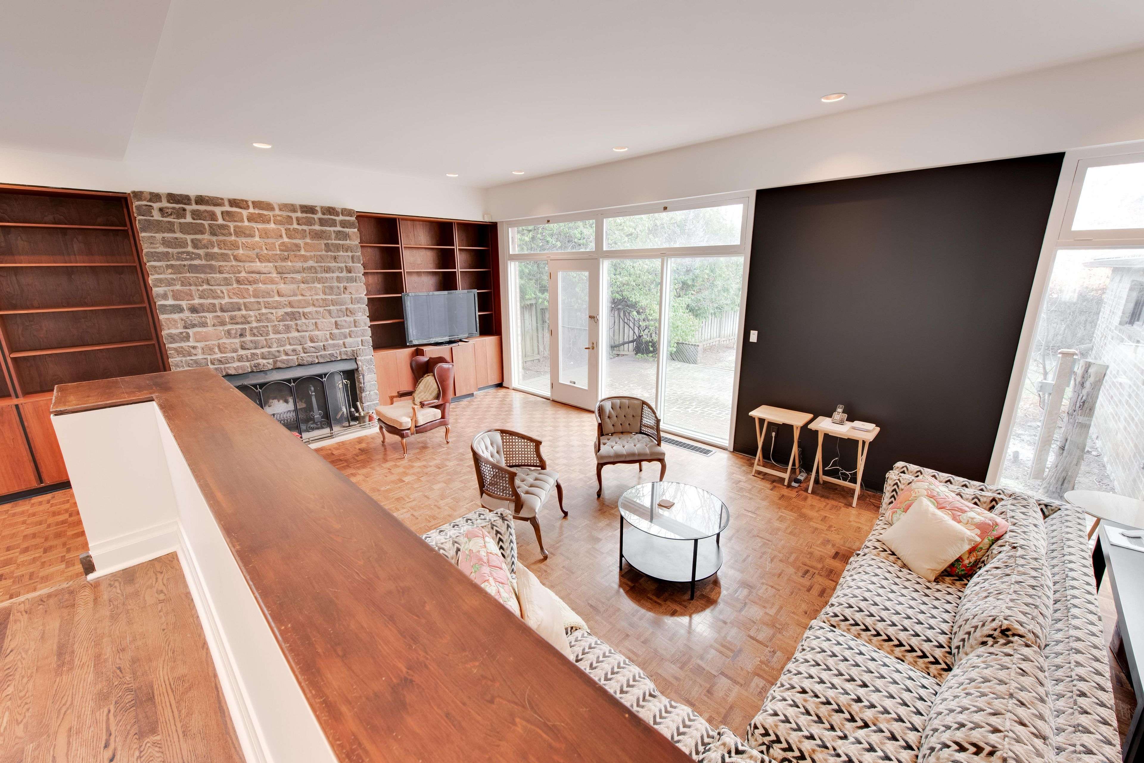 Toronto C04, ON M6C 2J9,36 Shallmar BLVD