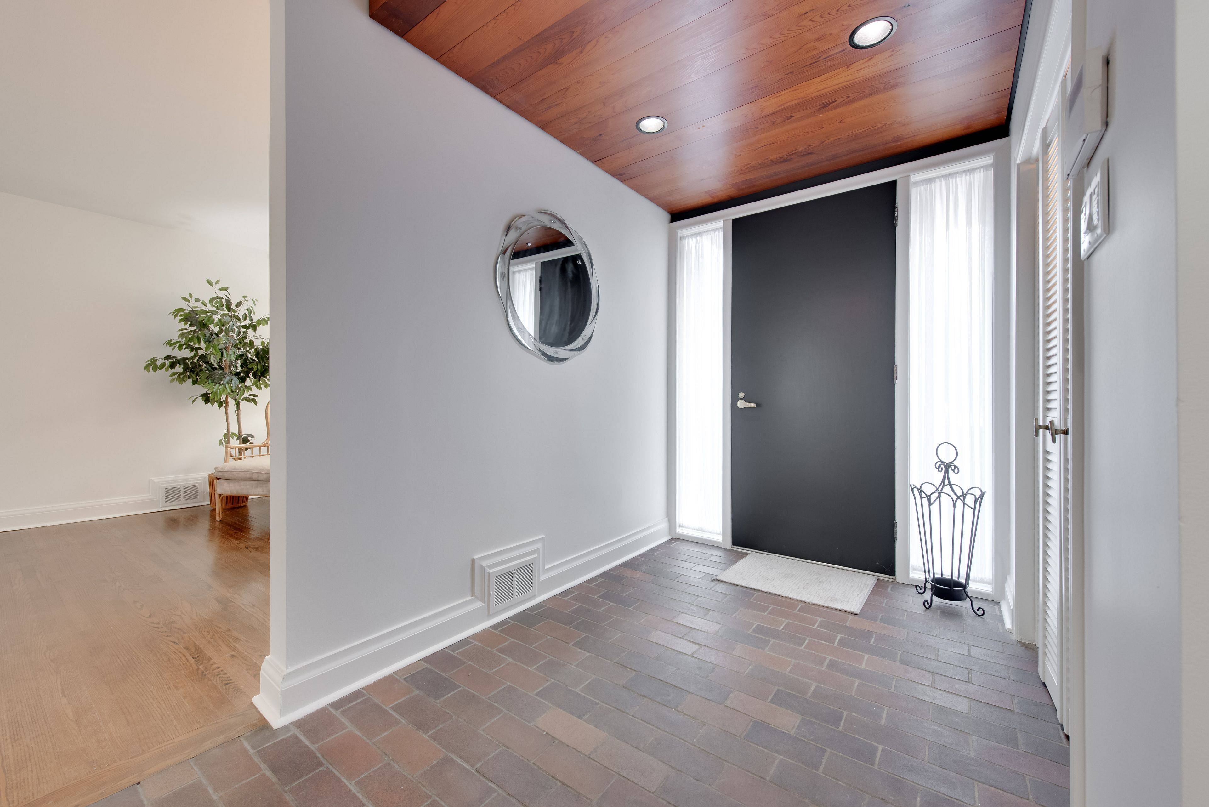 Toronto C04, ON M6C 2J9,36 Shallmar BLVD