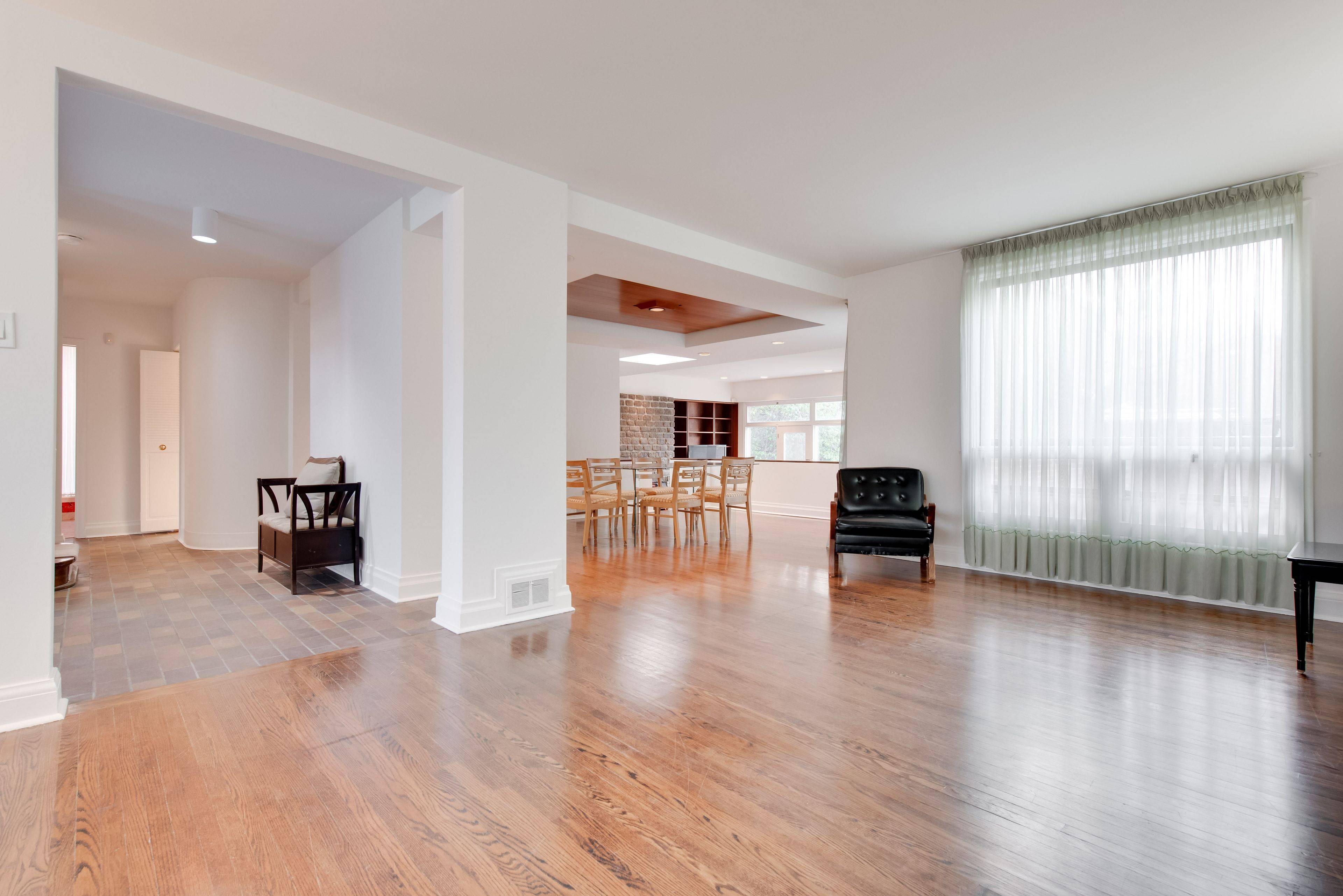 Toronto C04, ON M6C 2J9,36 Shallmar BLVD