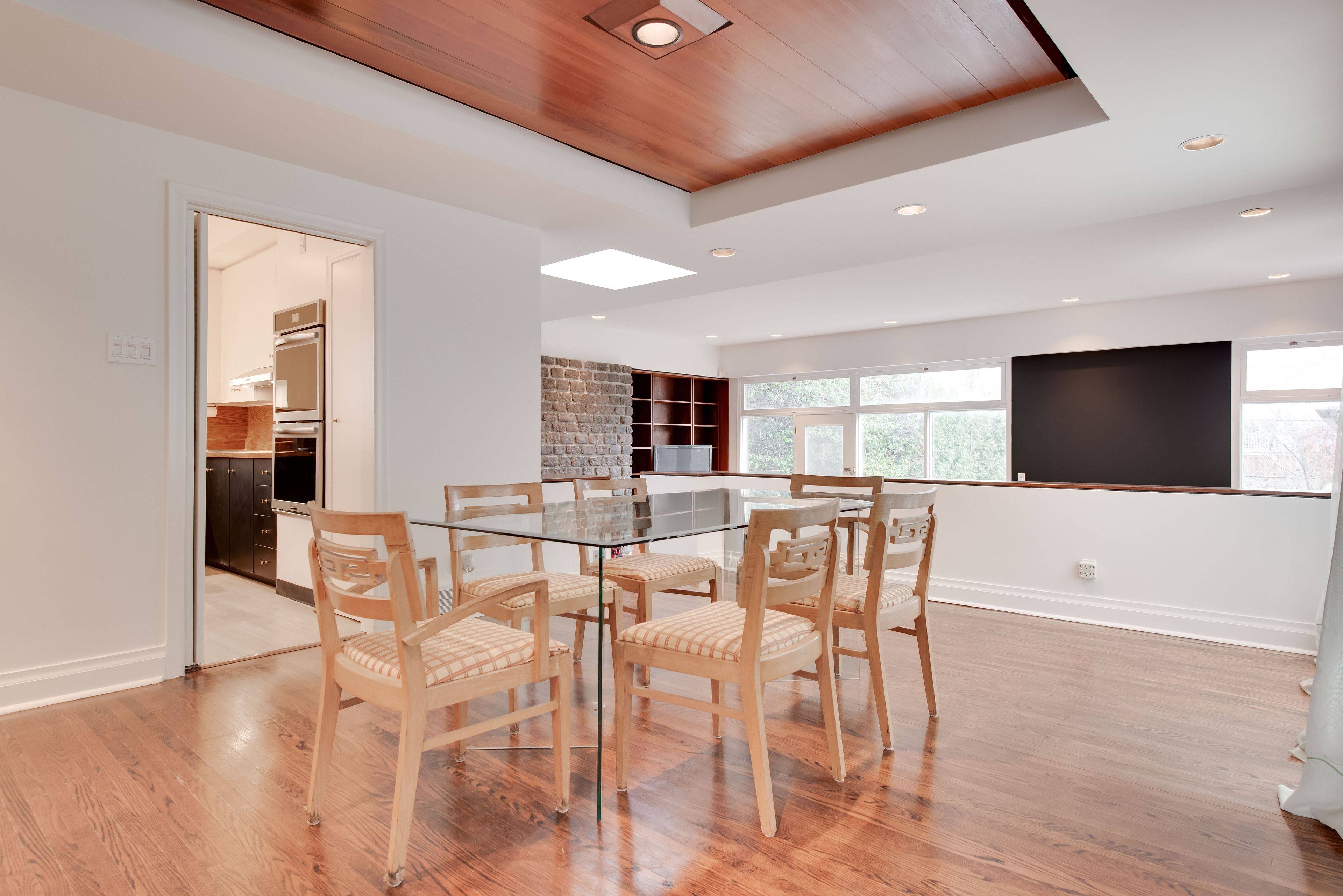 Toronto C04, ON M6C 2J9,36 Shallmar BLVD