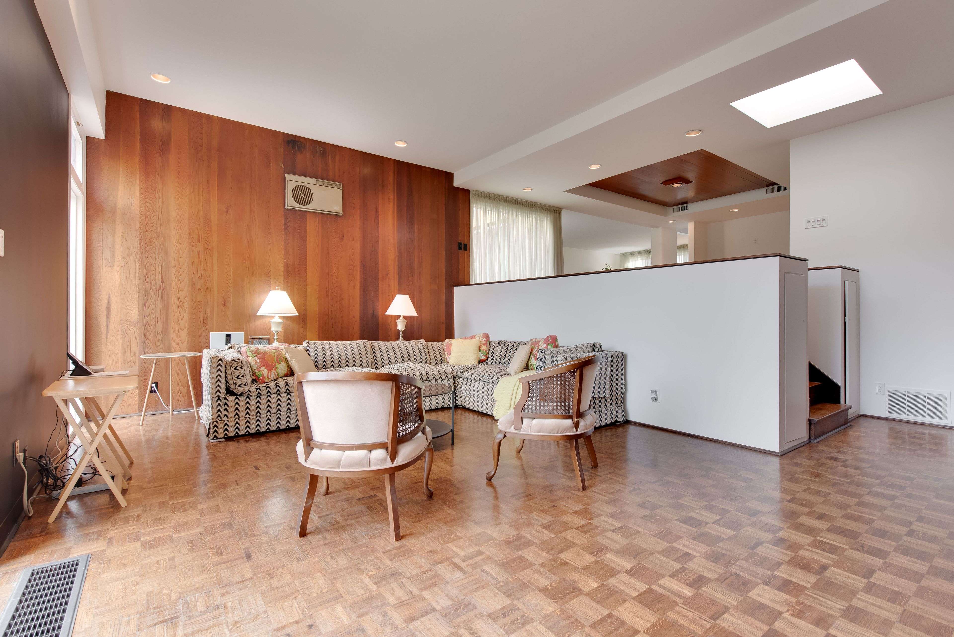 Toronto C04, ON M6C 2J9,36 Shallmar BLVD