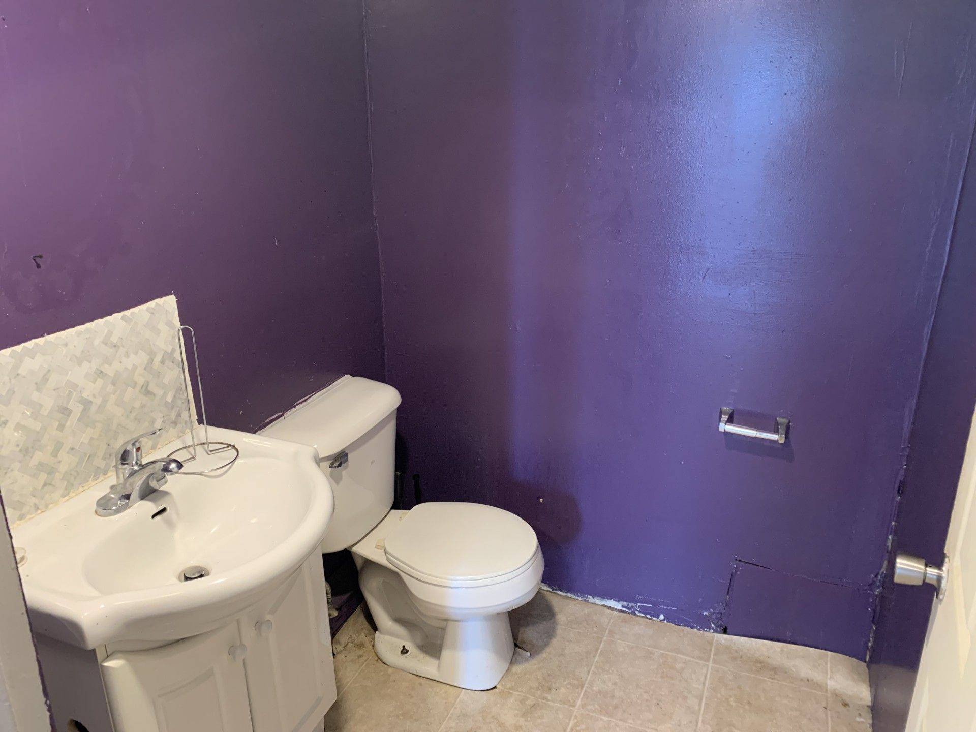 Oshawa, ON L1G 1A8,27 Bond ST E