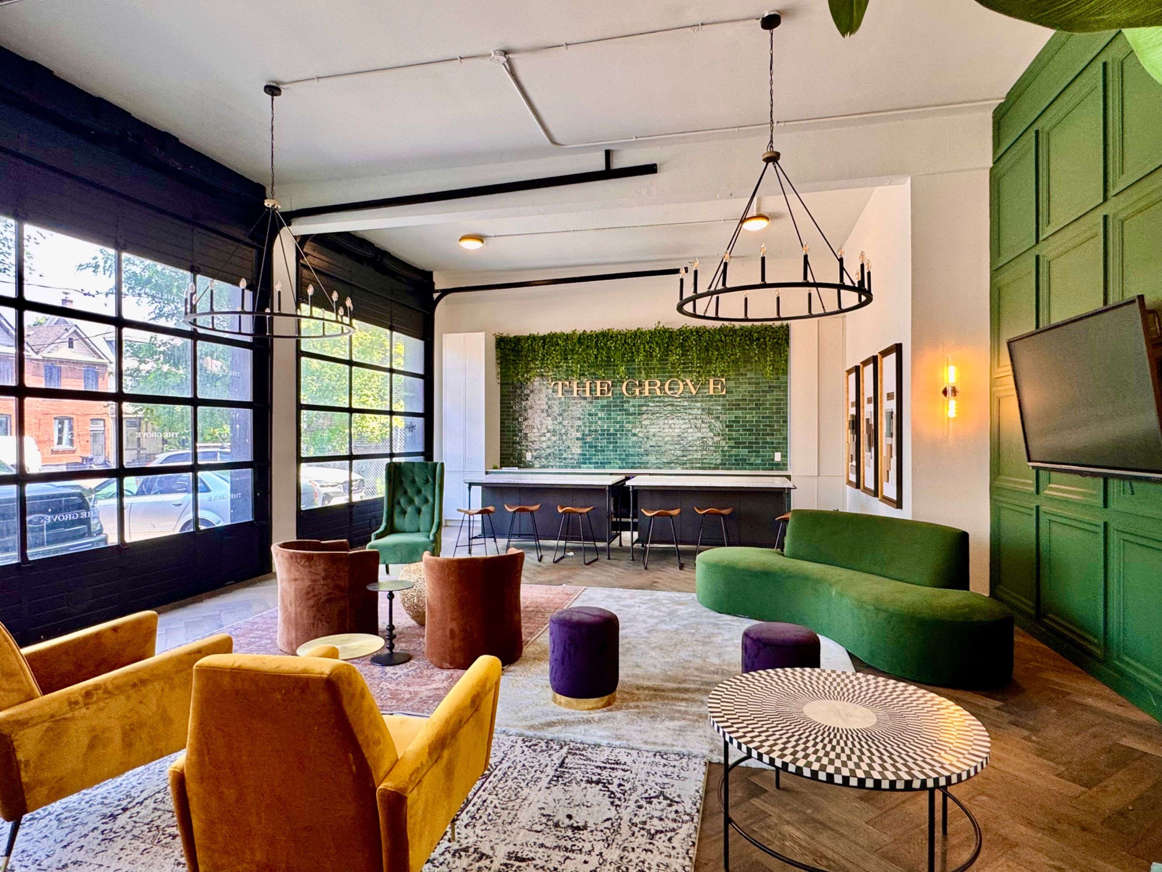 Toronto E01, ON M4M 1K2,1001 Queen ST E