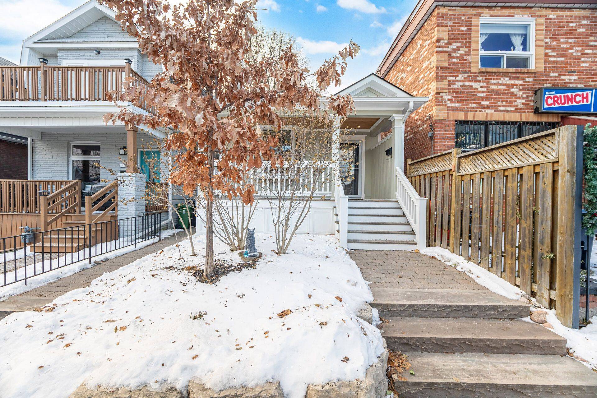 Toronto E01, ON M4L 2X1,402 Woodfield RD #B