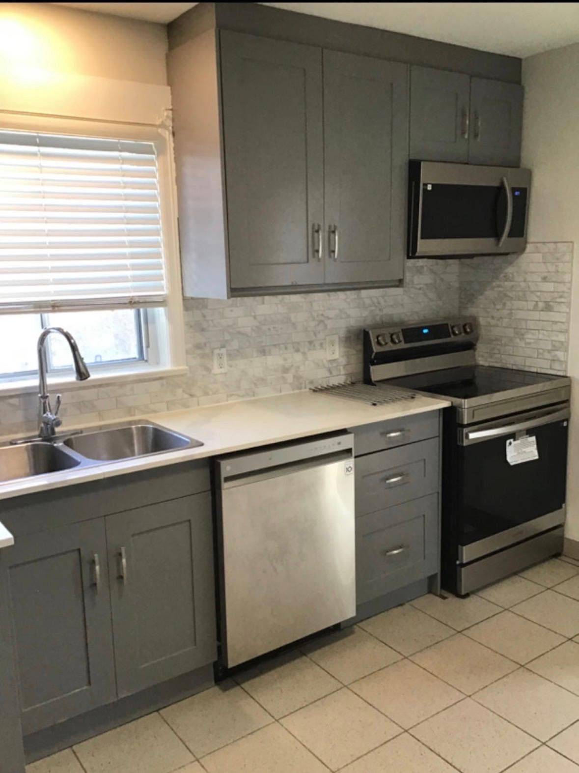 Toronto E03, ON M4B 1T2,76 Holmstead AVE