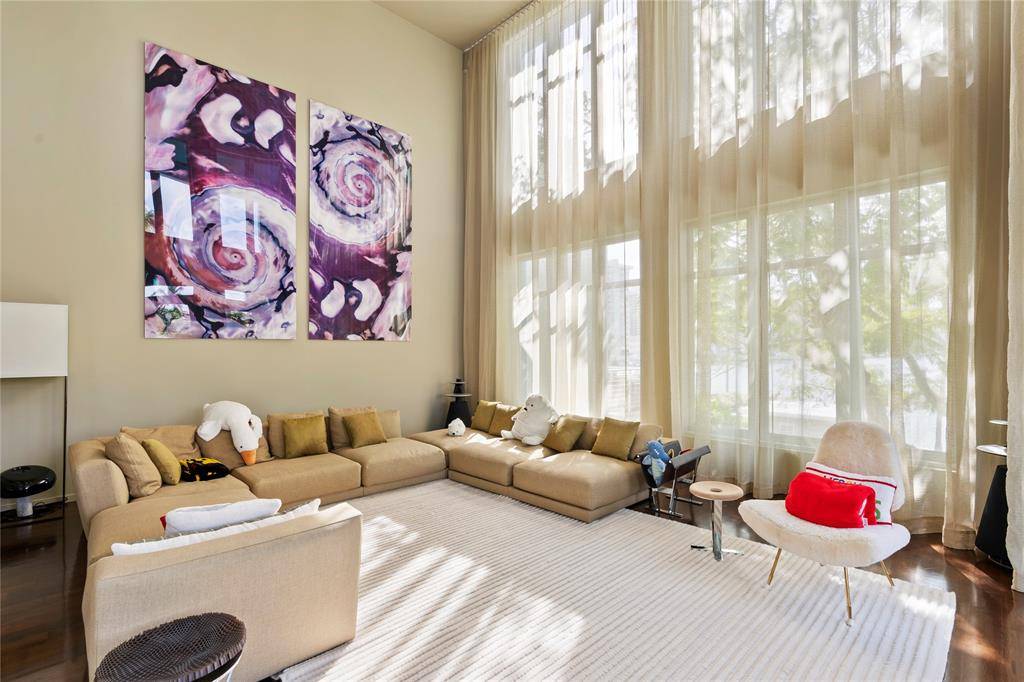 Miami Beach, FL 33141,6001 Laguna Path S