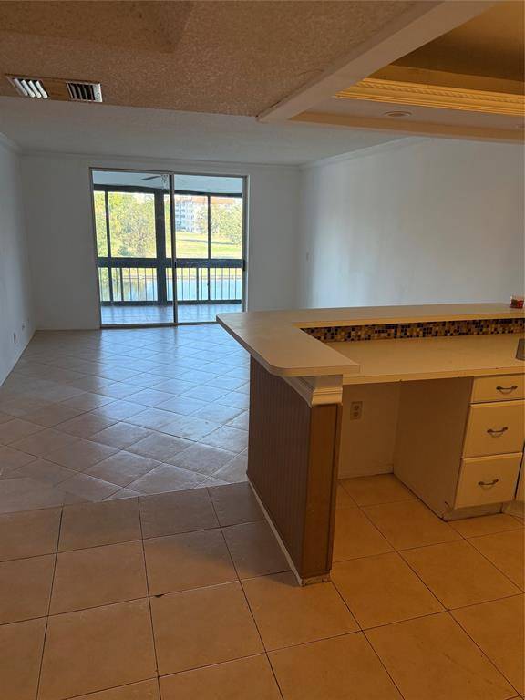 Lauderhill, FL 33319,3740 Inverrary Dr #3D