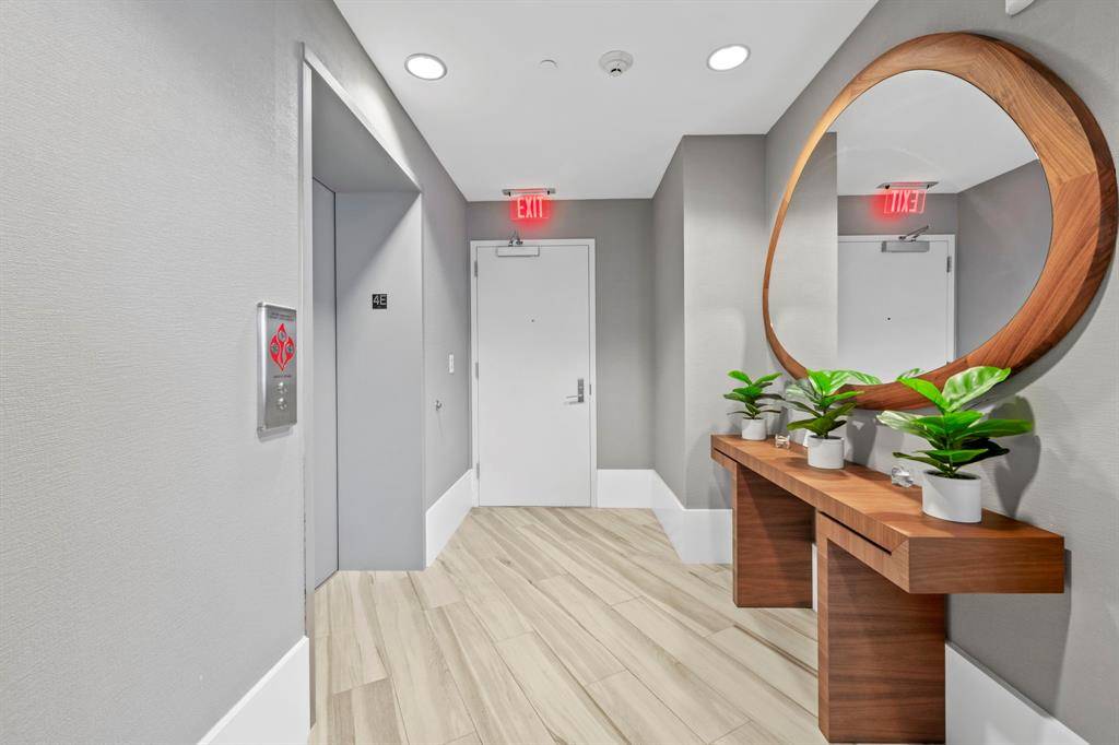 Fort Lauderdale, FL 33304,701 N Fort Lauderdale Beach Blvd #403