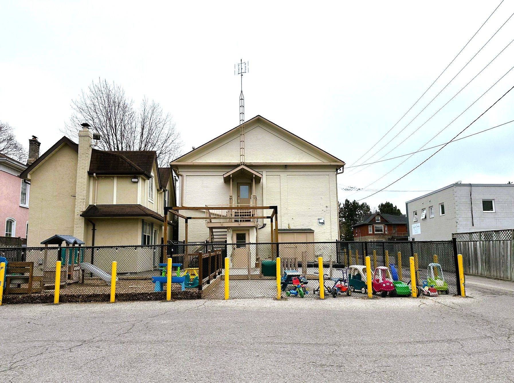 Aurora, ON L4G 1G6,16-18 Mosley ST