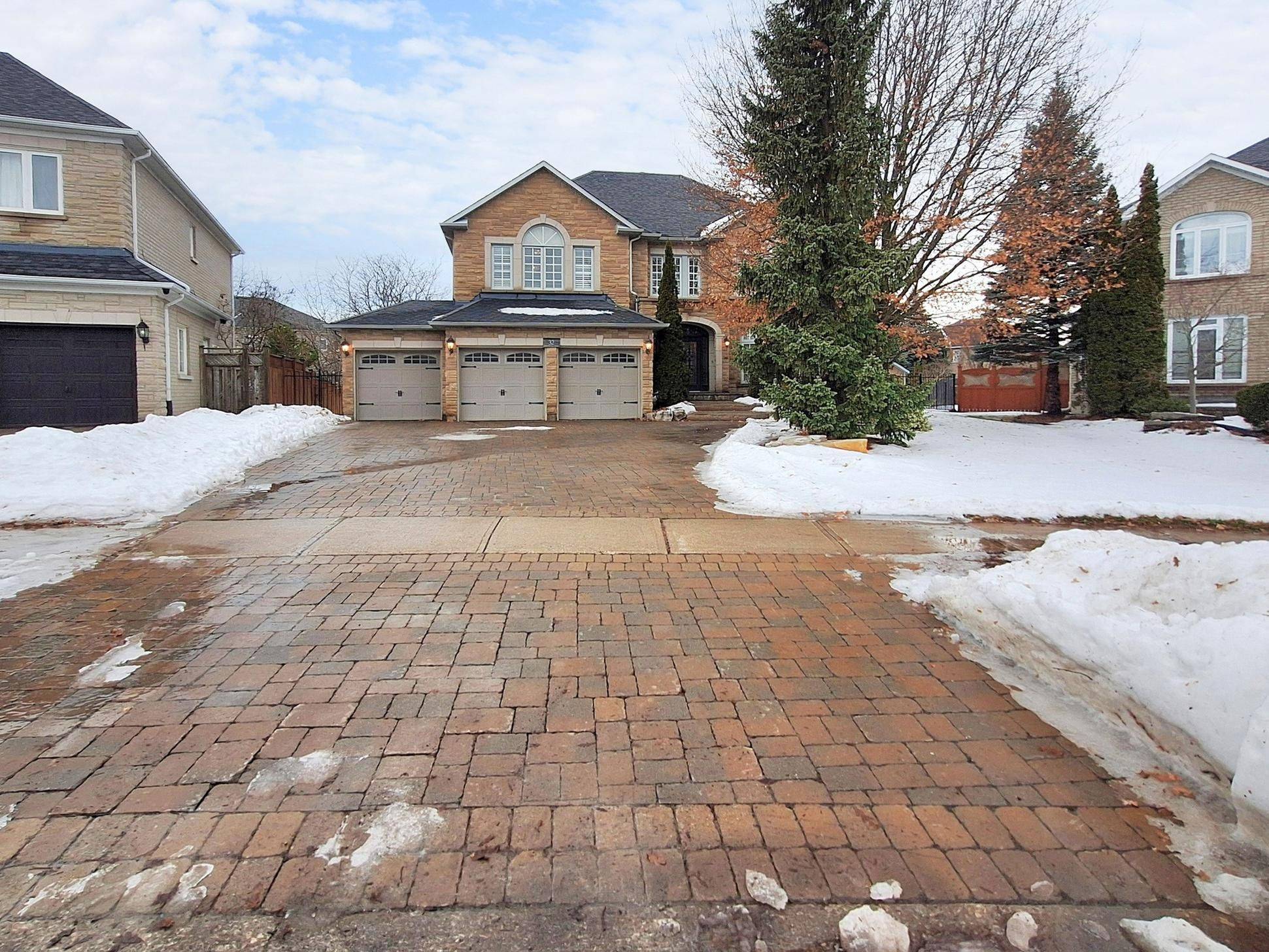 Markham, ON L6C 1Y6,32 Goldring CRES