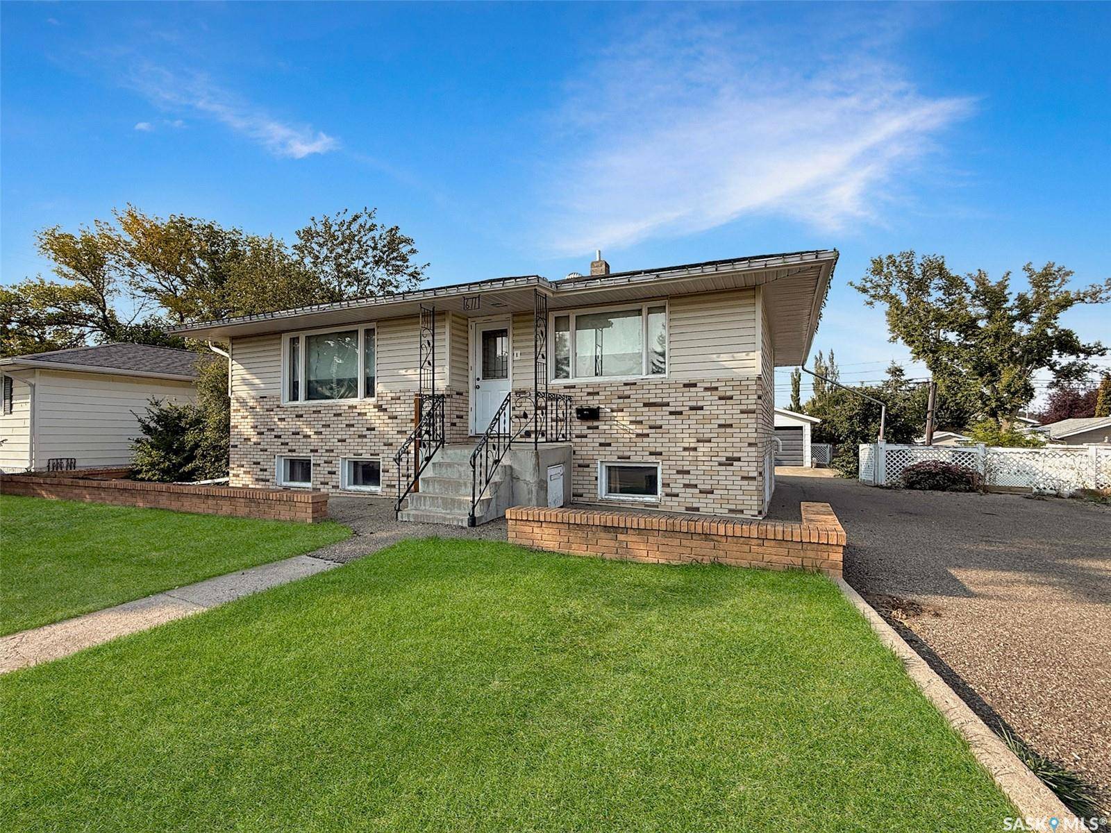 Swift Current, SK S9H 1X3,611 North Hill DRIVE