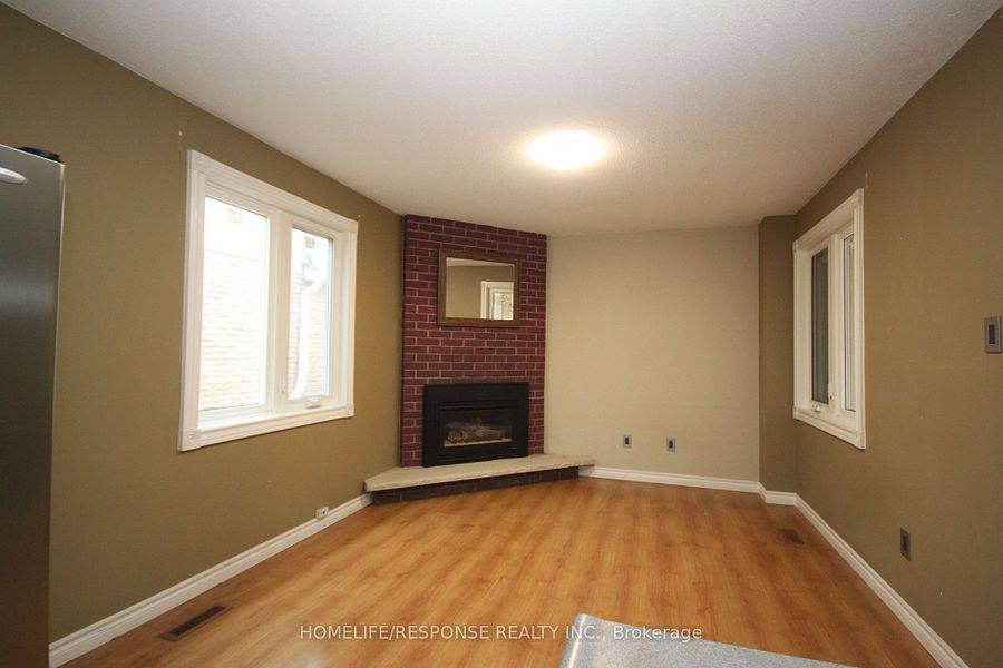 Brampton, ON L6Y 2L4,32 Denlow DR