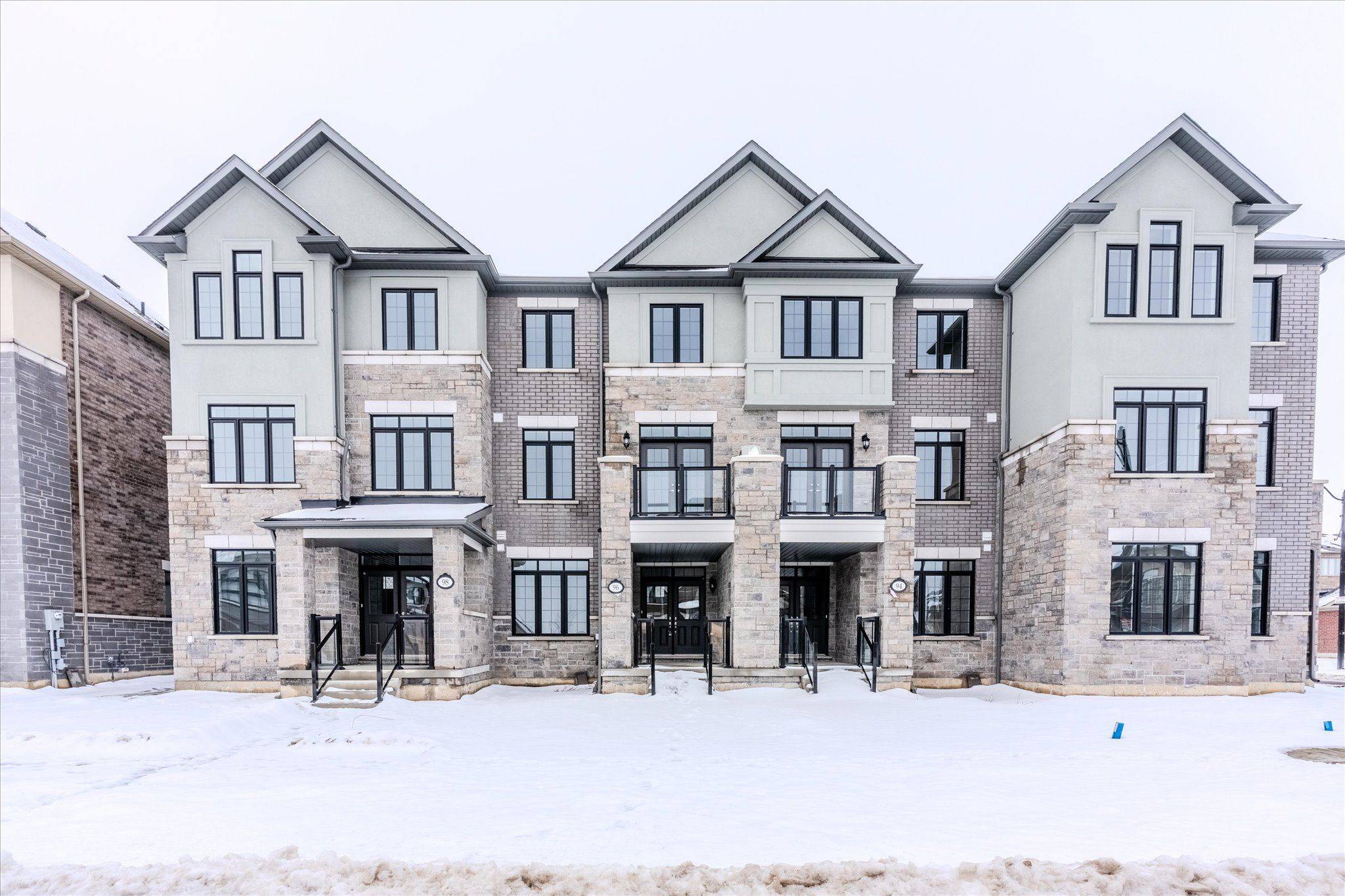 Brampton, ON L6R 4E6,96 Grassbank RD