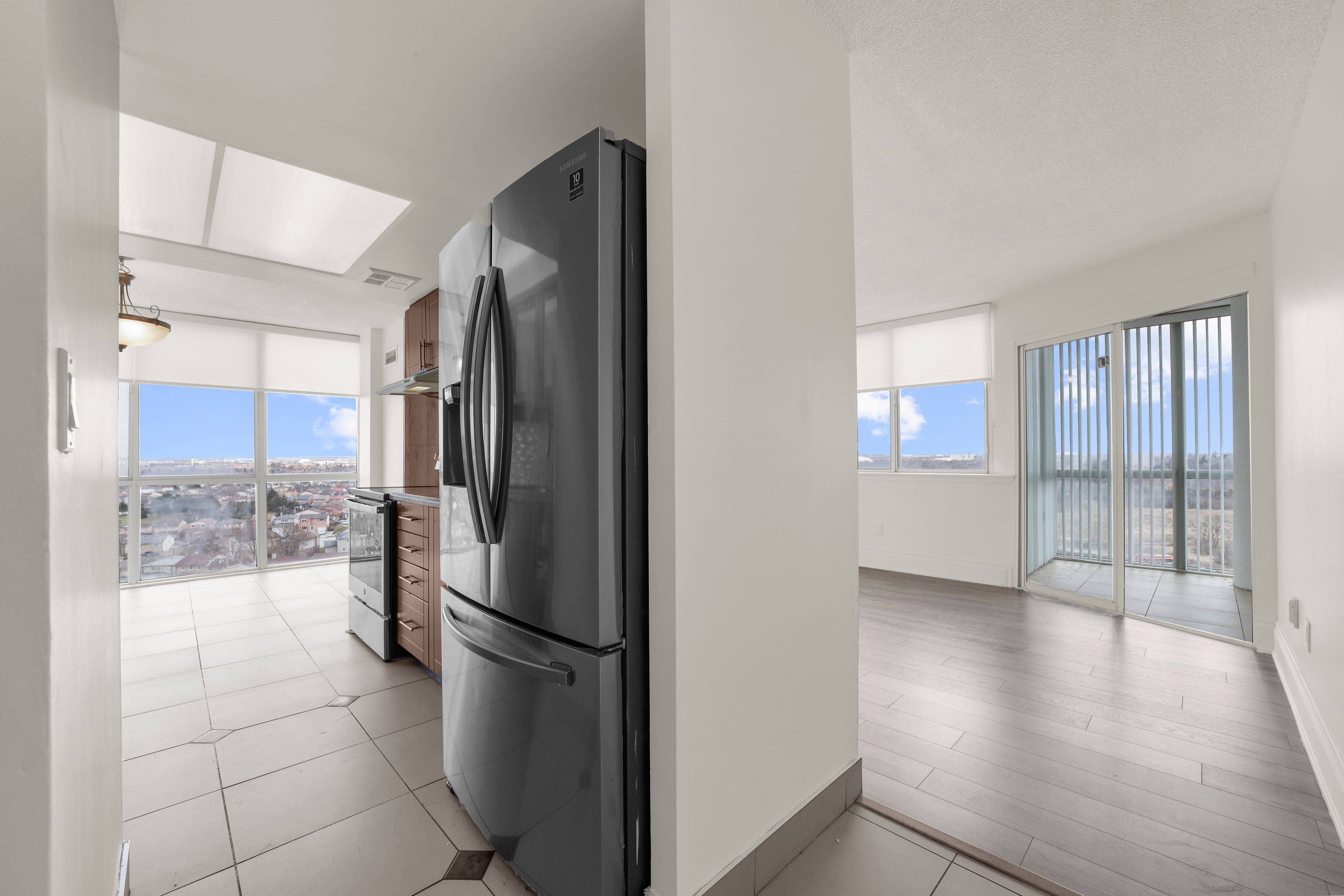 Toronto W10, ON M9V 5E3,10 Markbrook LN #1411