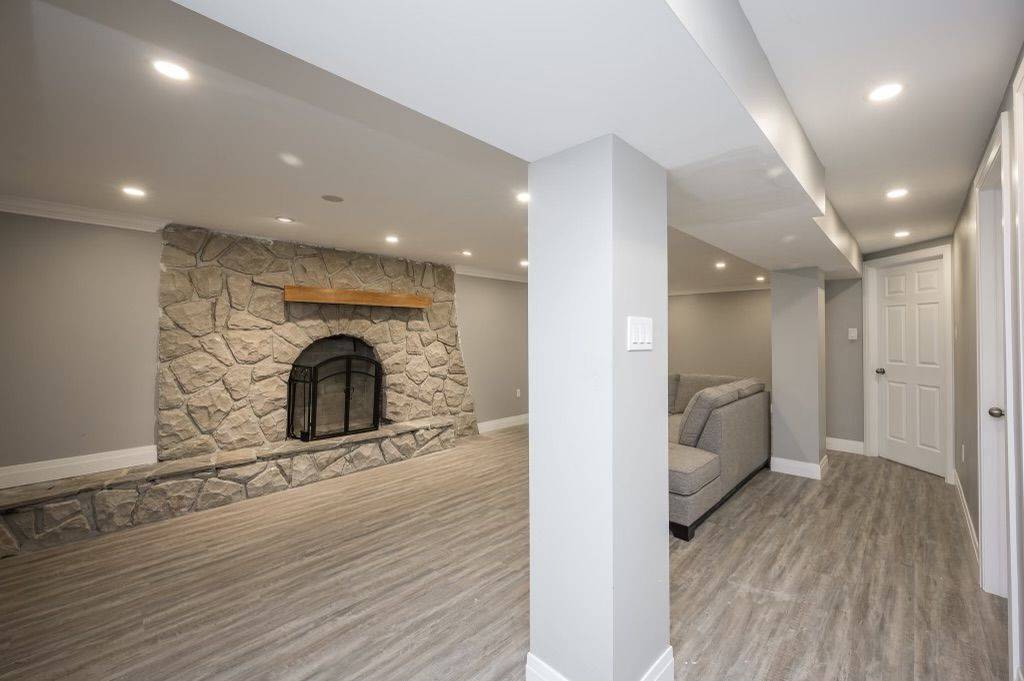 Oakville, ON L6L 5E9,2444 WOBURN CRES