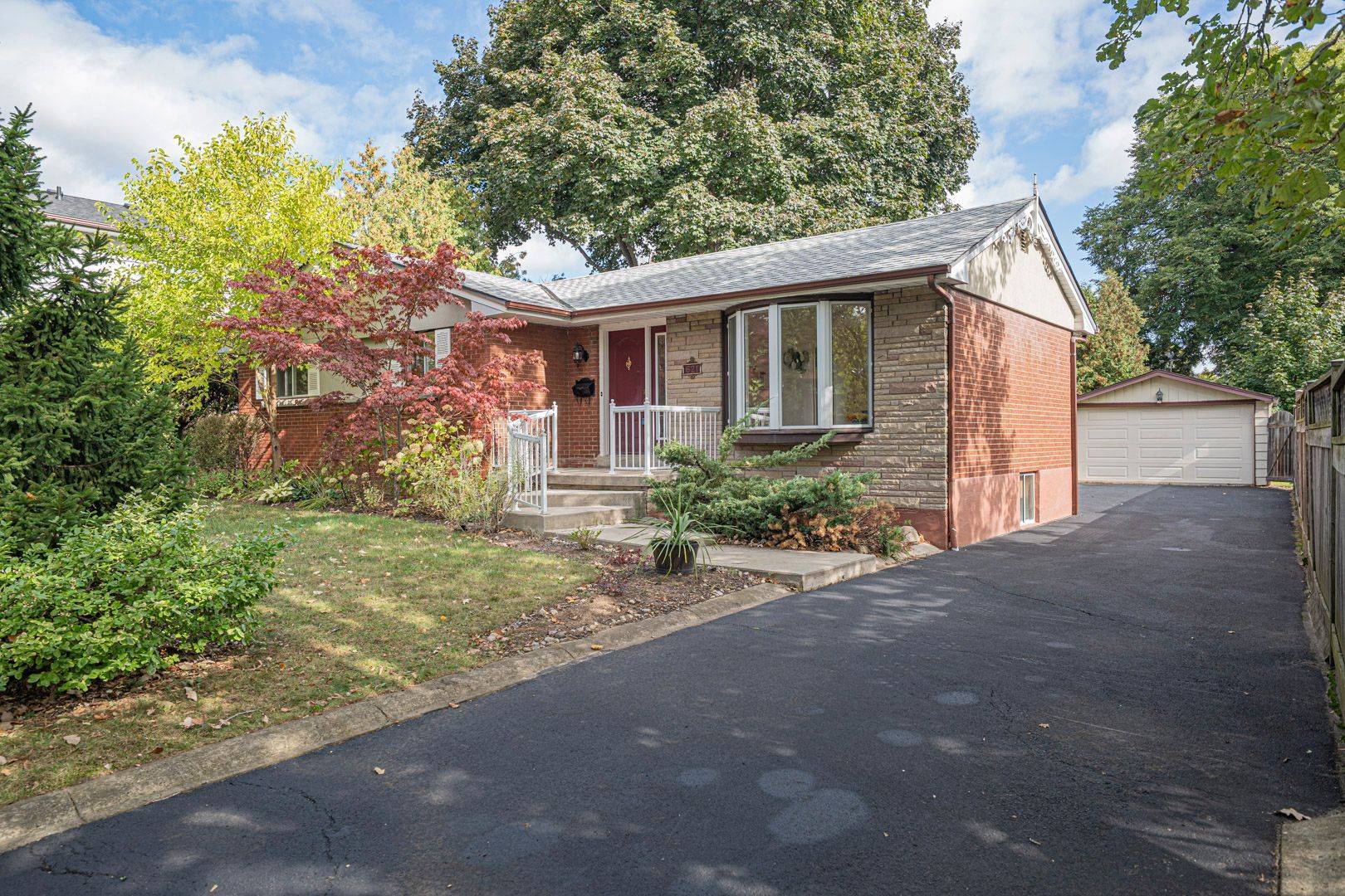 Burlington, ON L7N 2V4,621 Dynes RD