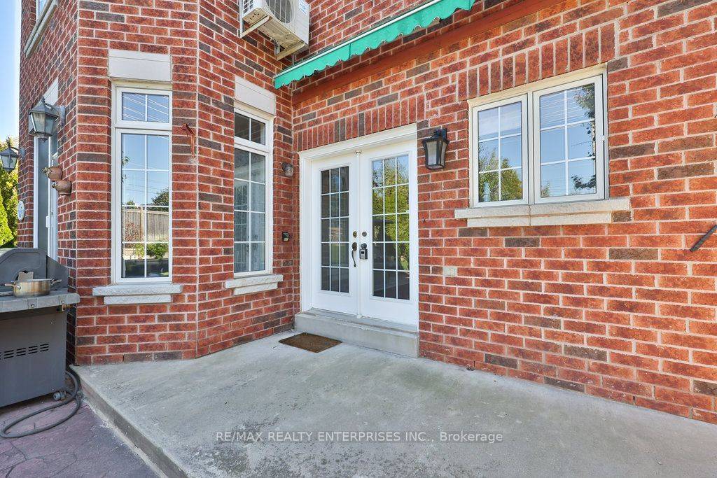 Brampton, ON L6P 2L3,37 Castlegate BLVD