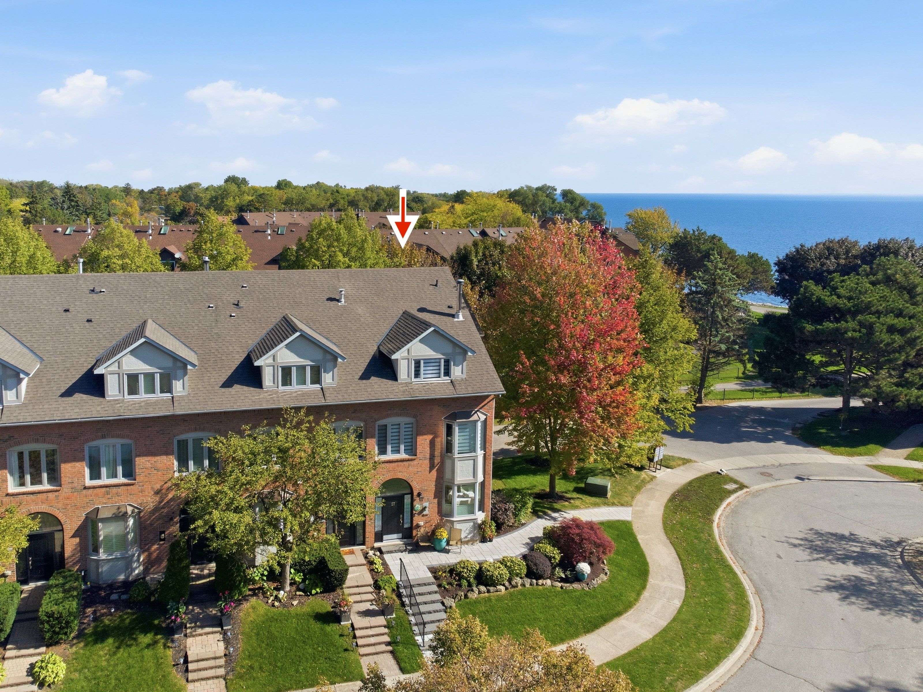 Oakville, ON L6L 6L2,27 Southaven PL